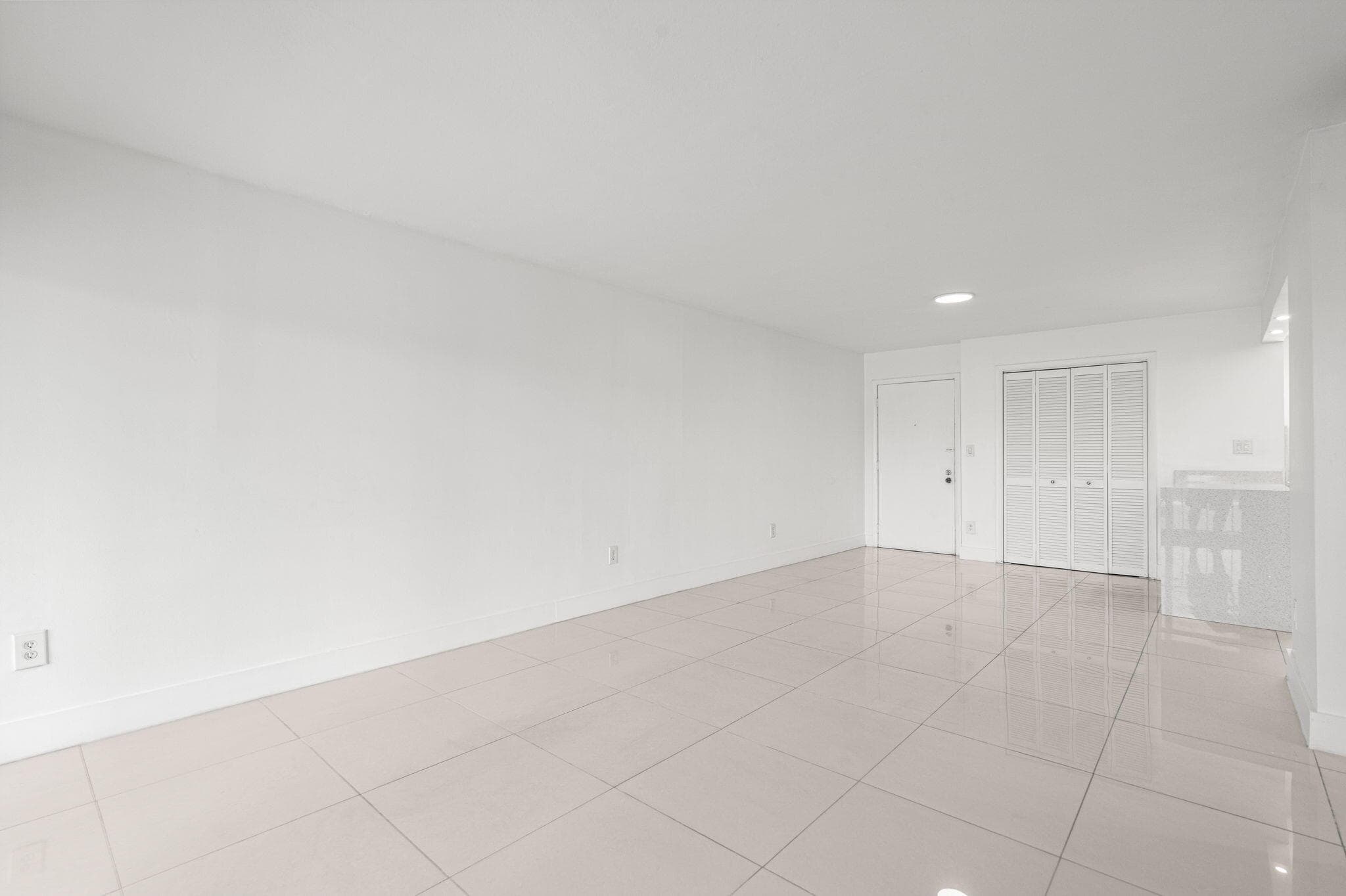 9170 Fontainebleau Boulevard 301, Miami, FL 33172 — photo 15 of 35