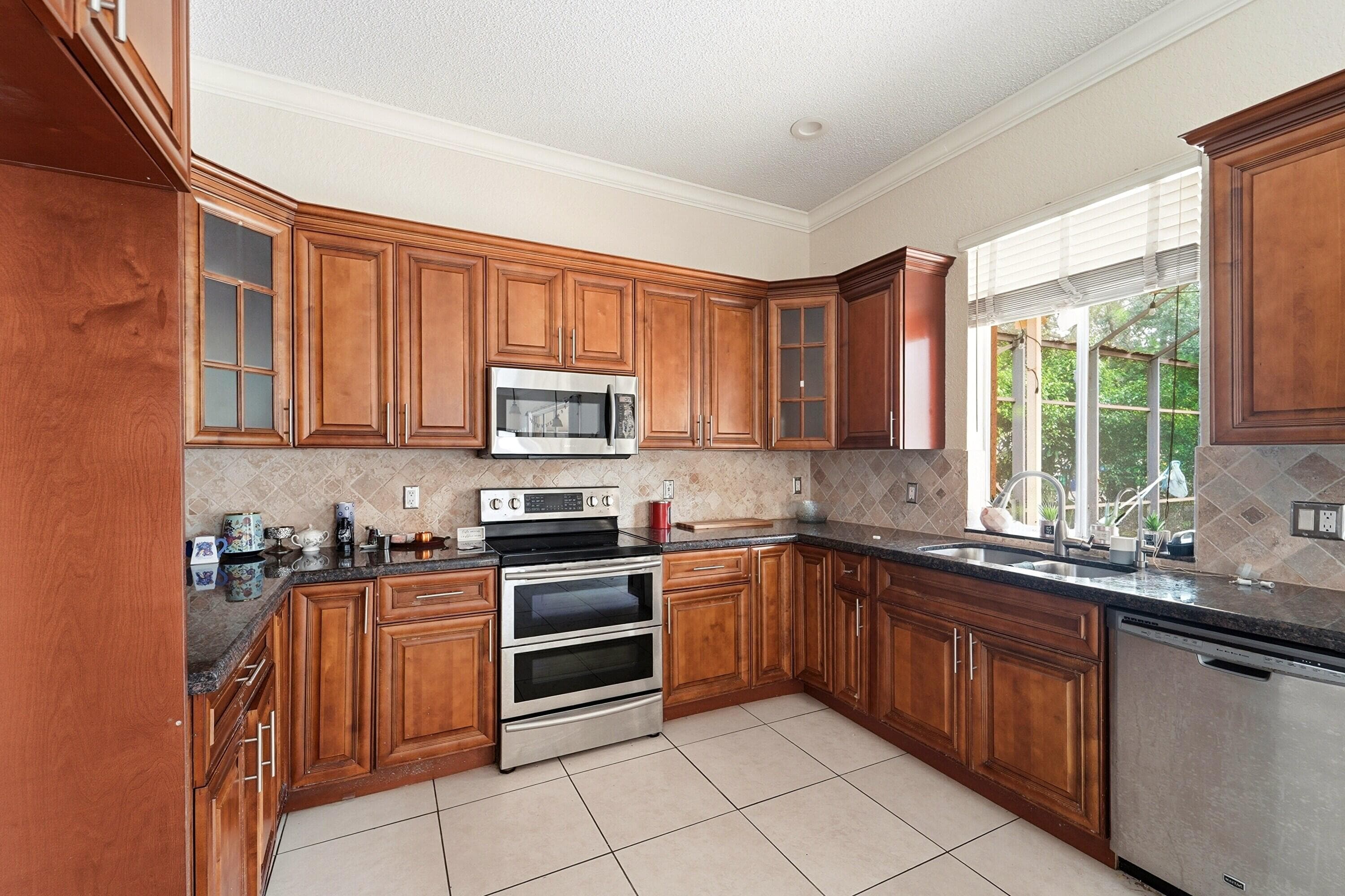 10710 NW 54th Place, Coral Springs, FL 33076 — photo 10 of 47