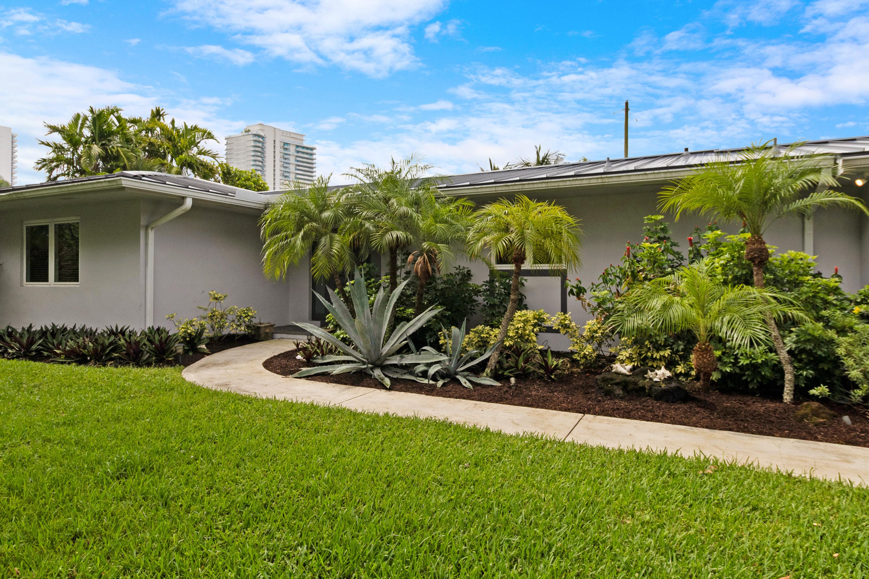 3240 Lakeview Drive, Pompano Beach, FL 33062 — photo 3 of 53