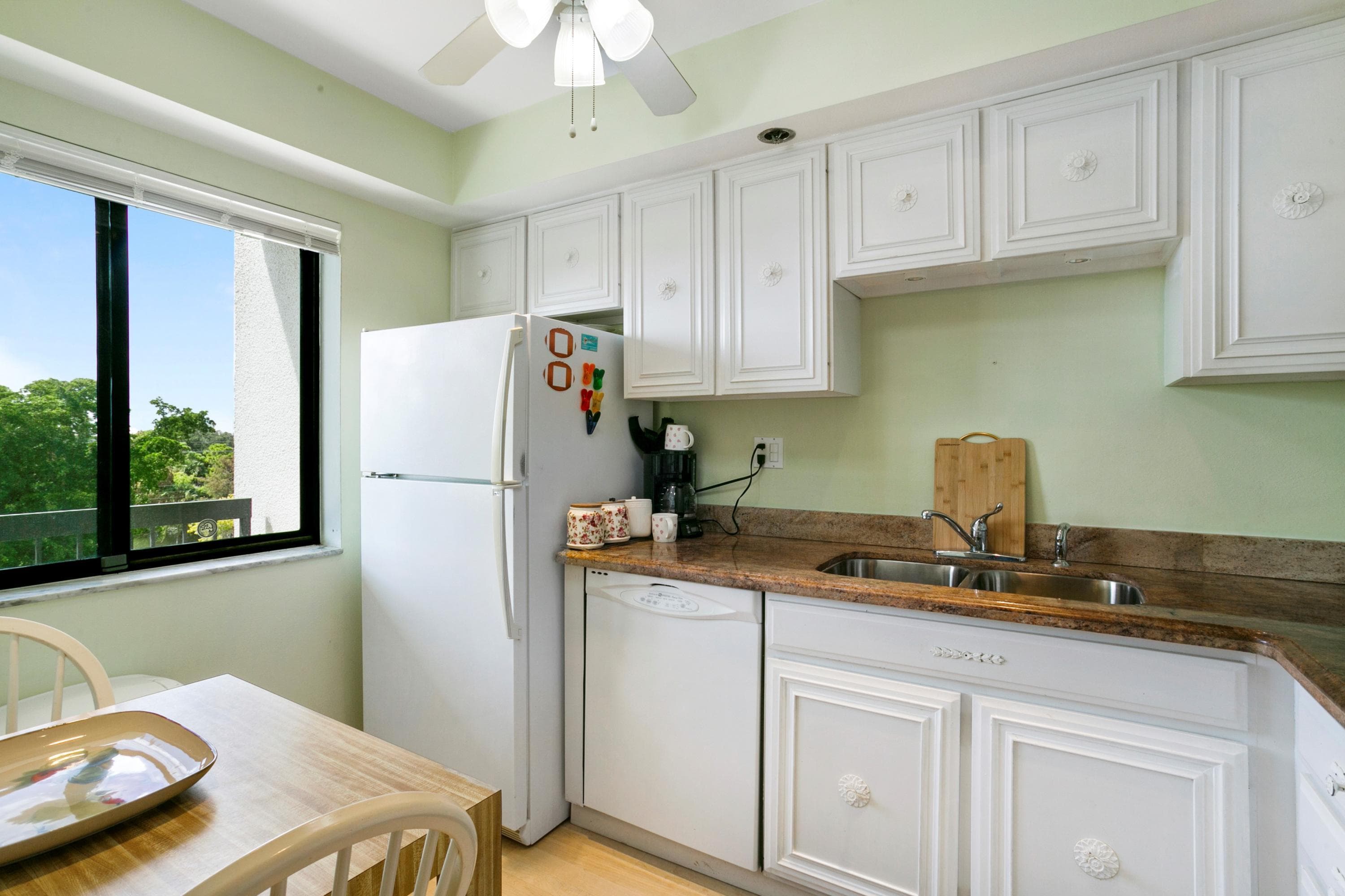 3000 Presidential Way 401, West Palm Beach, FL 33401 — photo 5 of 24