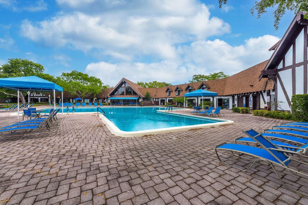 3680 Inverrary Drive 1v, Lauderhill, FL 33319 — photo 31 of 35