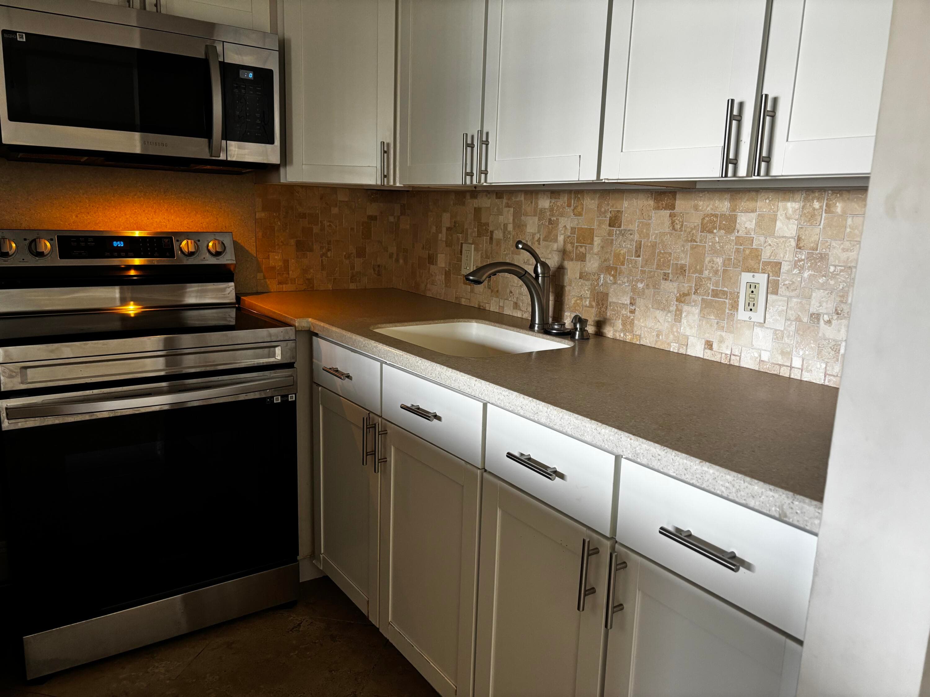 31 Northampton, West Palm Beach, FL 33417 — photo 15 of 19