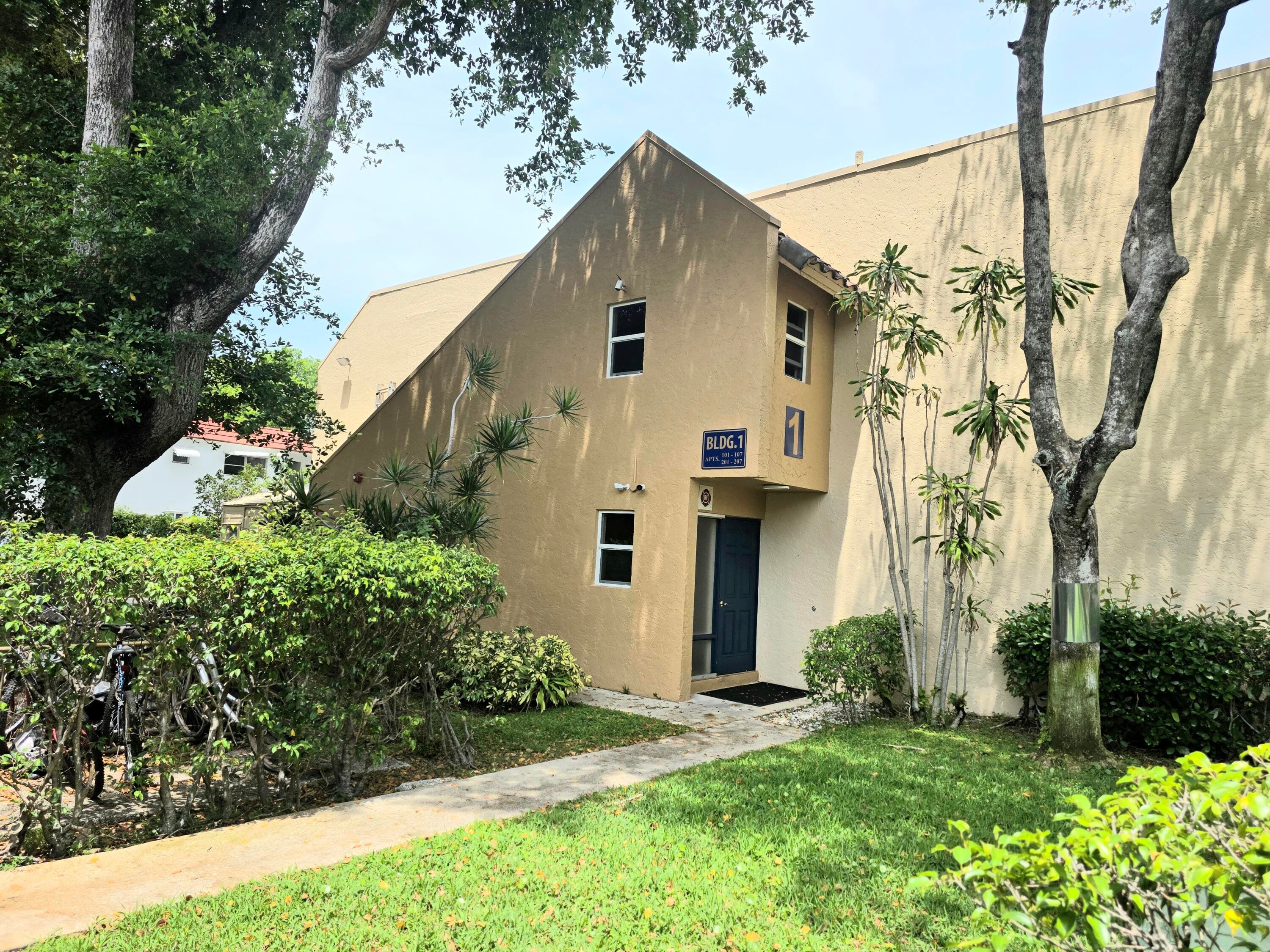 959 SE 2nd Avenue 101, Deerfield Beach, FL 33441 — photo 3 of 28