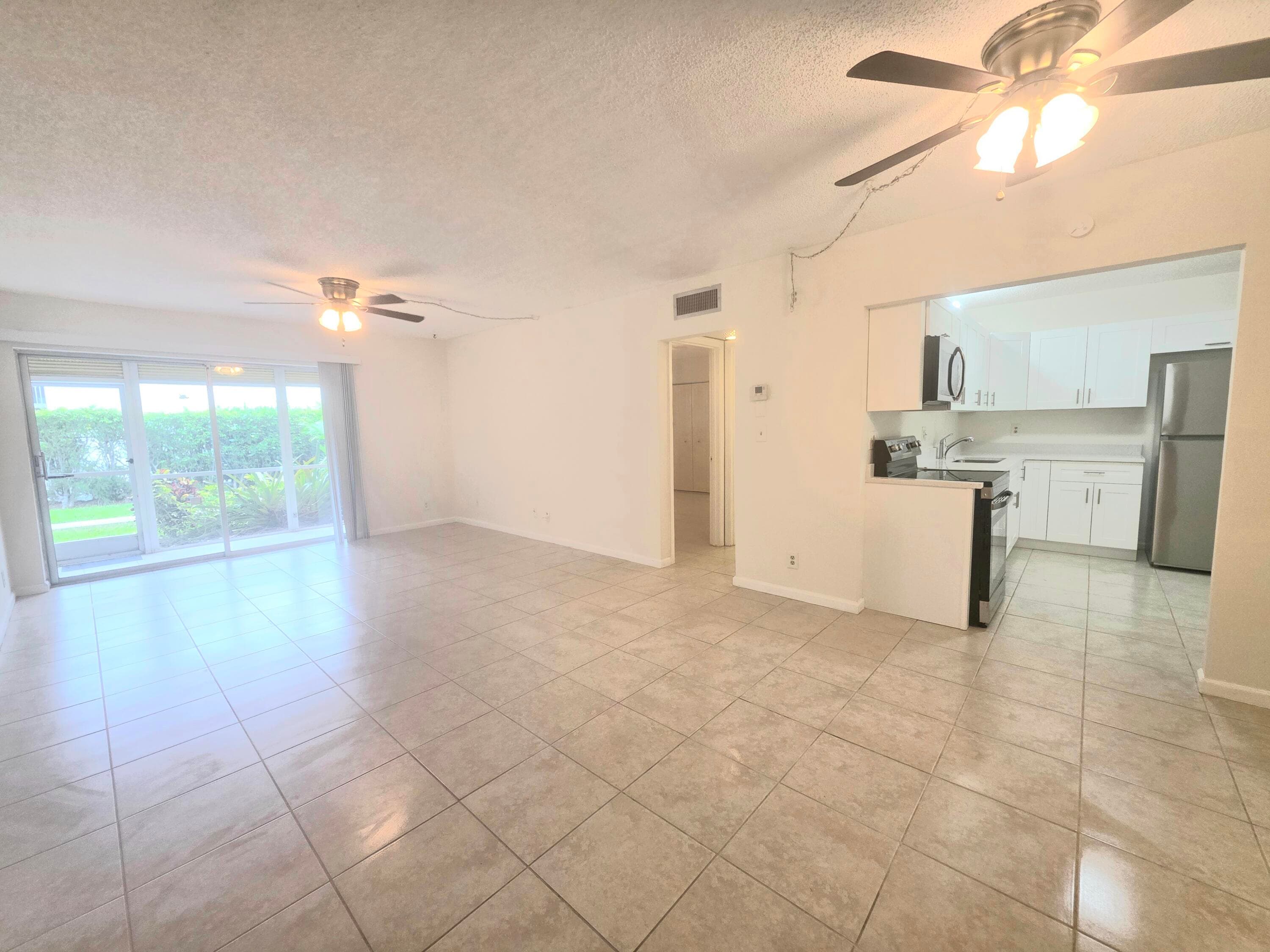 959 SE 2nd Avenue 101, Deerfield Beach, FL 33441 — photo 4 of 28