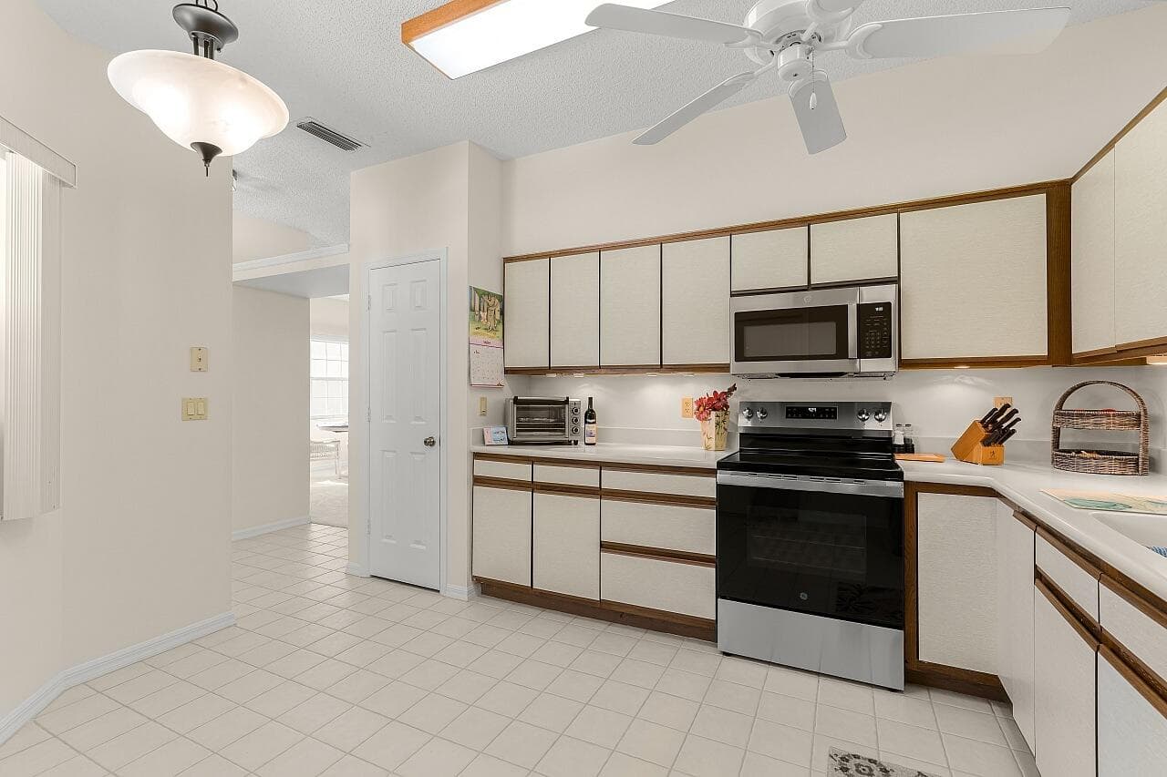 431 Tamarind Place, Vero Beach, FL 32962 — photo 11 of 50