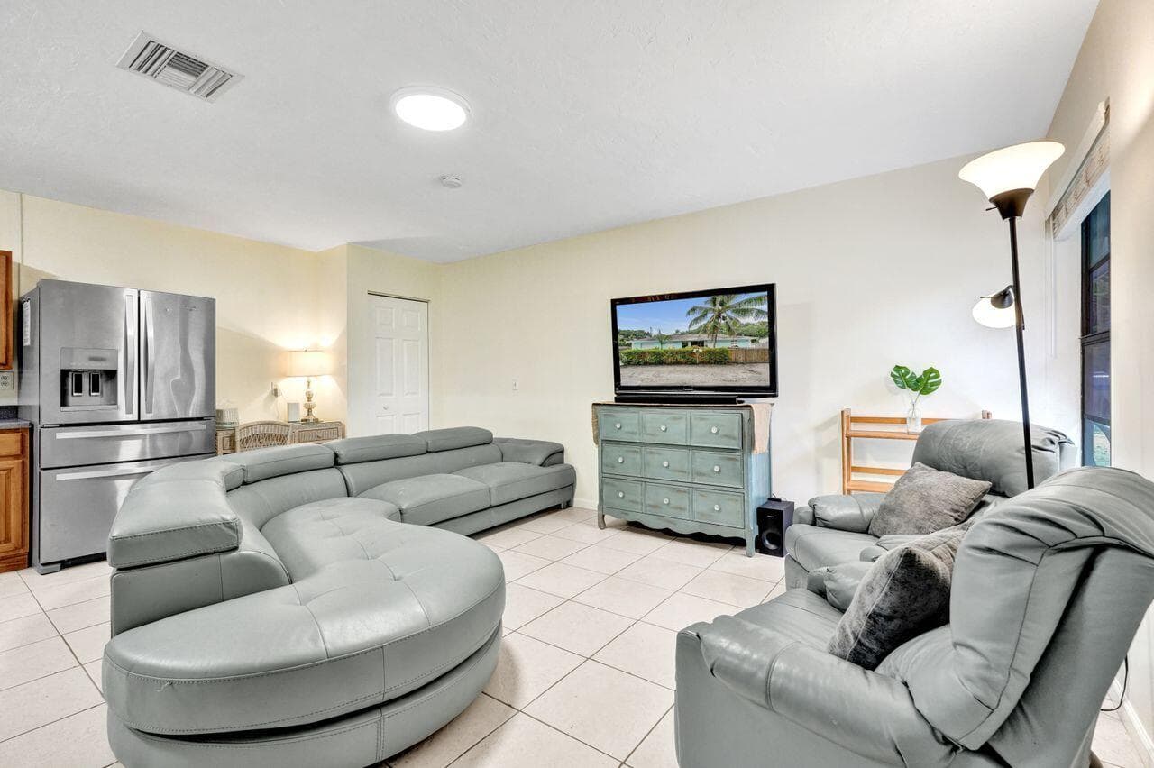 1718 Ridge Road, North Palm Beach, FL 33408 — photo 14 of 38