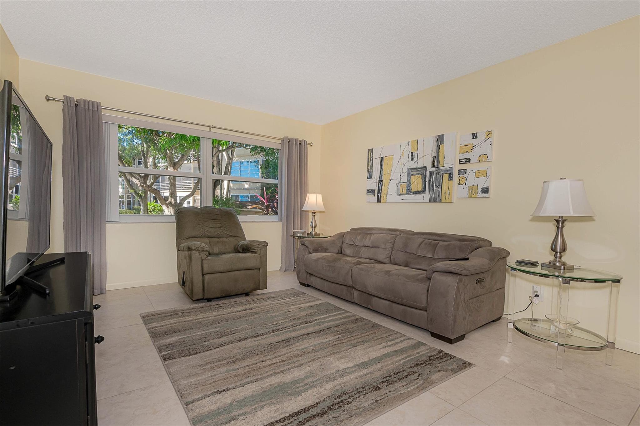 3431 NW 50th Avenue 104, Lauderdale Lakes, FL 33319 — photo 7 of 34