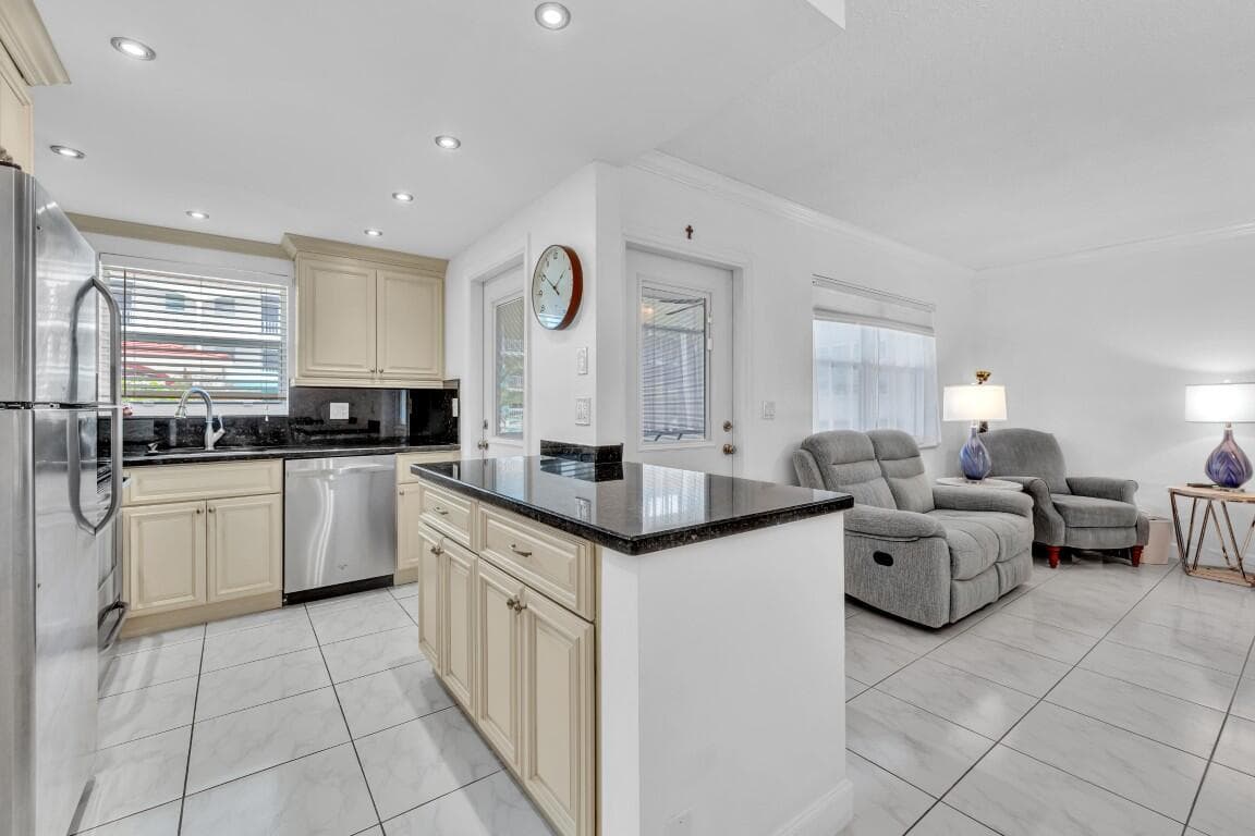 580 Egret Drive 121, Hallandale Beach, FL 33009 — photo 12 of 42
