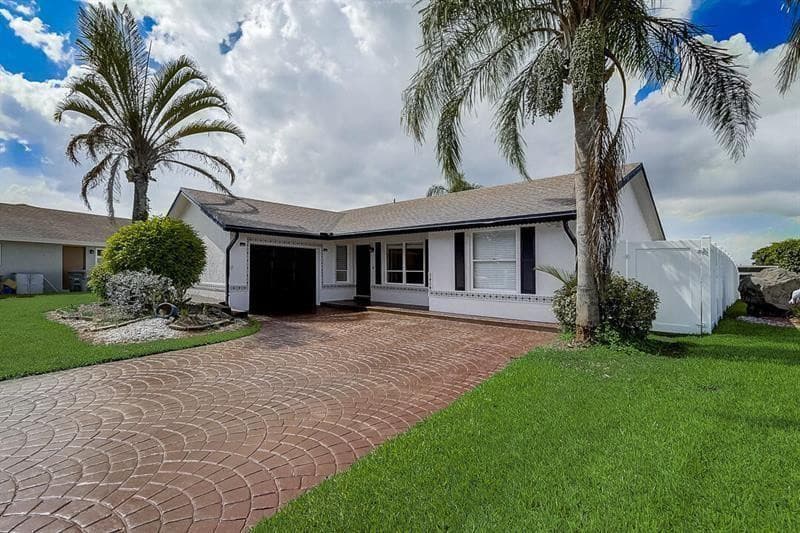 9387 Richmond Circle, Boca Raton, FL 33434 — photo 2 of 15