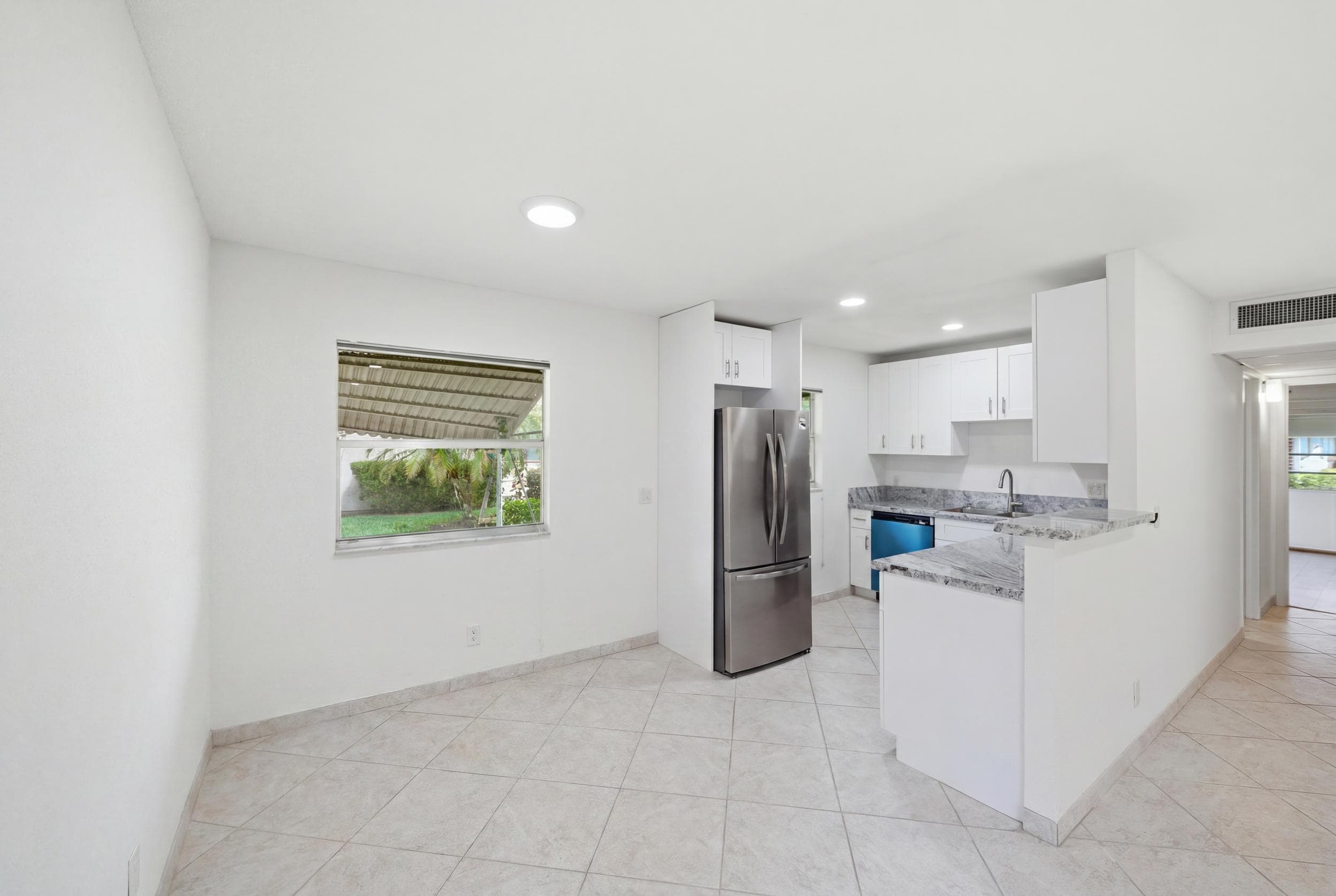 28 Seville 'b', Delray Beach, FL 33446 — photo 3 of 51