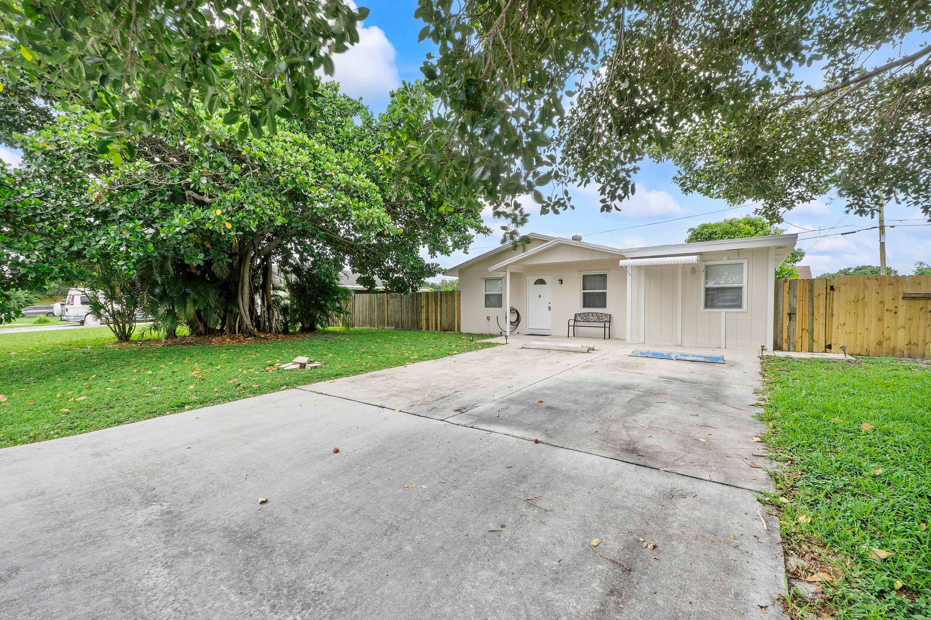 3344 Plaza Place, Lake Worth, FL 33462 — photo 4 of 35