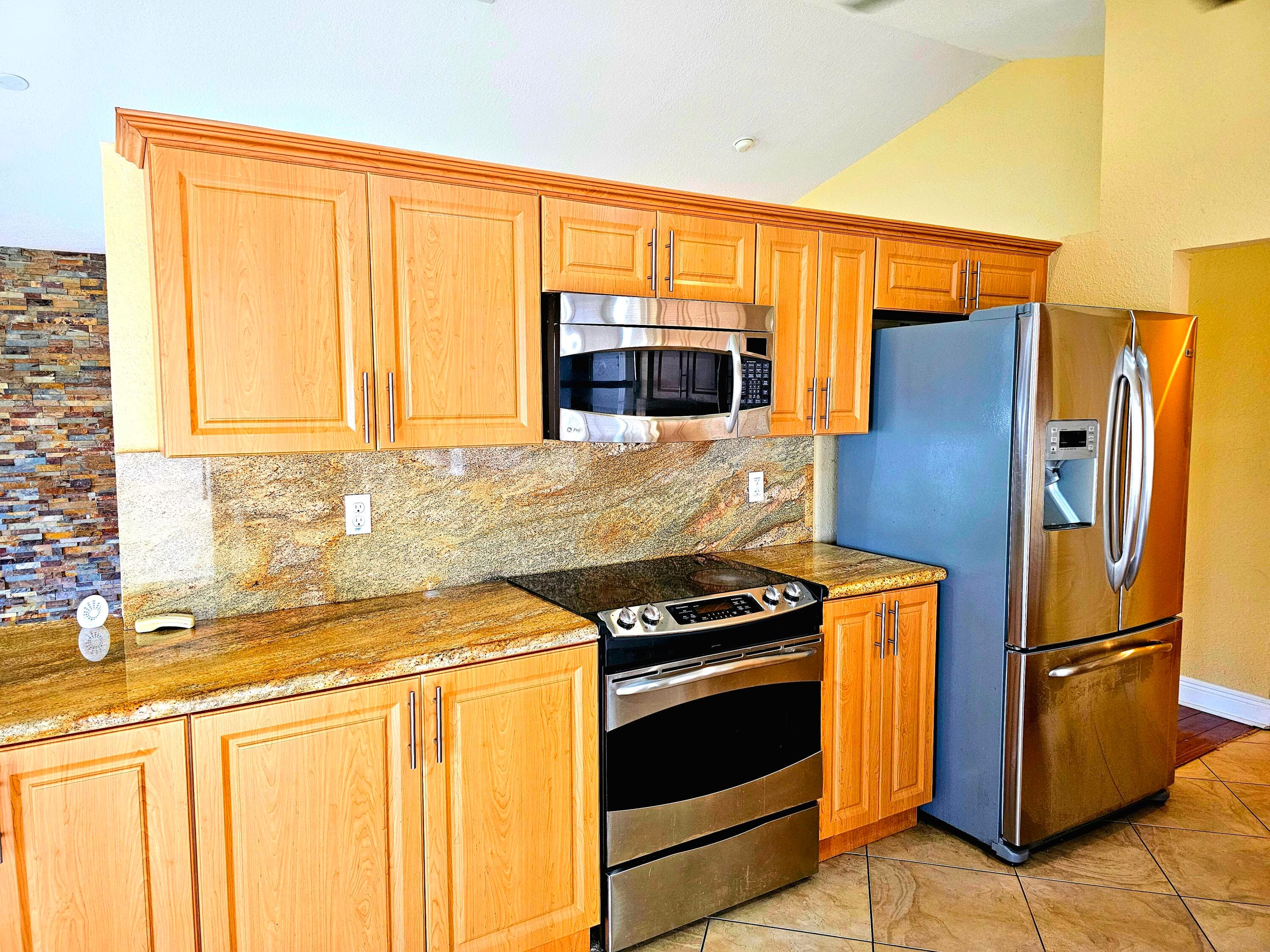566 Village Lake Drive, Weston, FL 33326 — photo 9 of 37