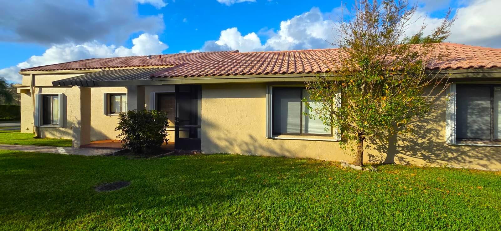 566 Village Lake Drive, Weston, FL 33326 — photo 34 of 37