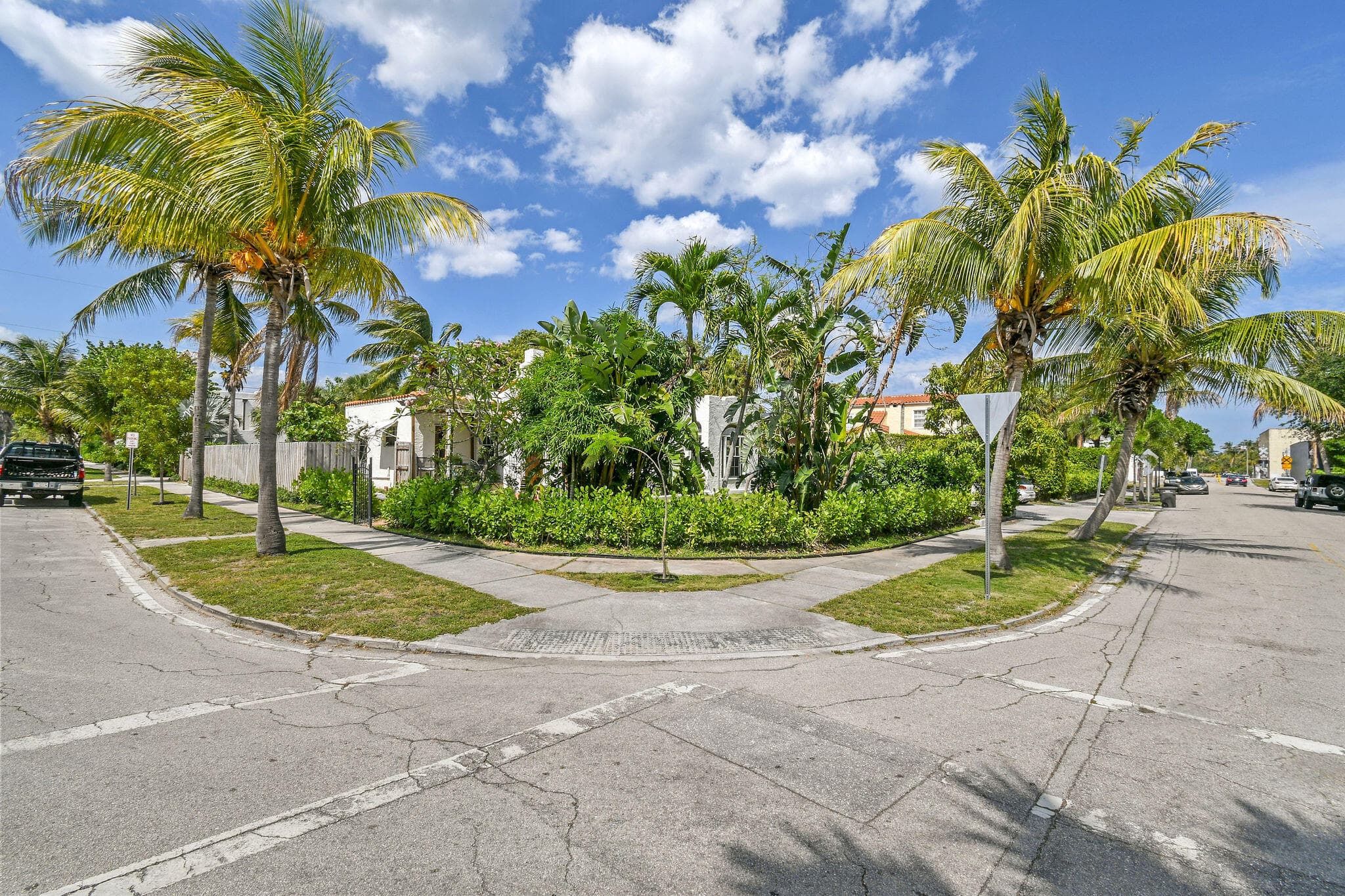 2118 Florida Avenue, West Palm Beach, FL 33401 — photo 2 of 34