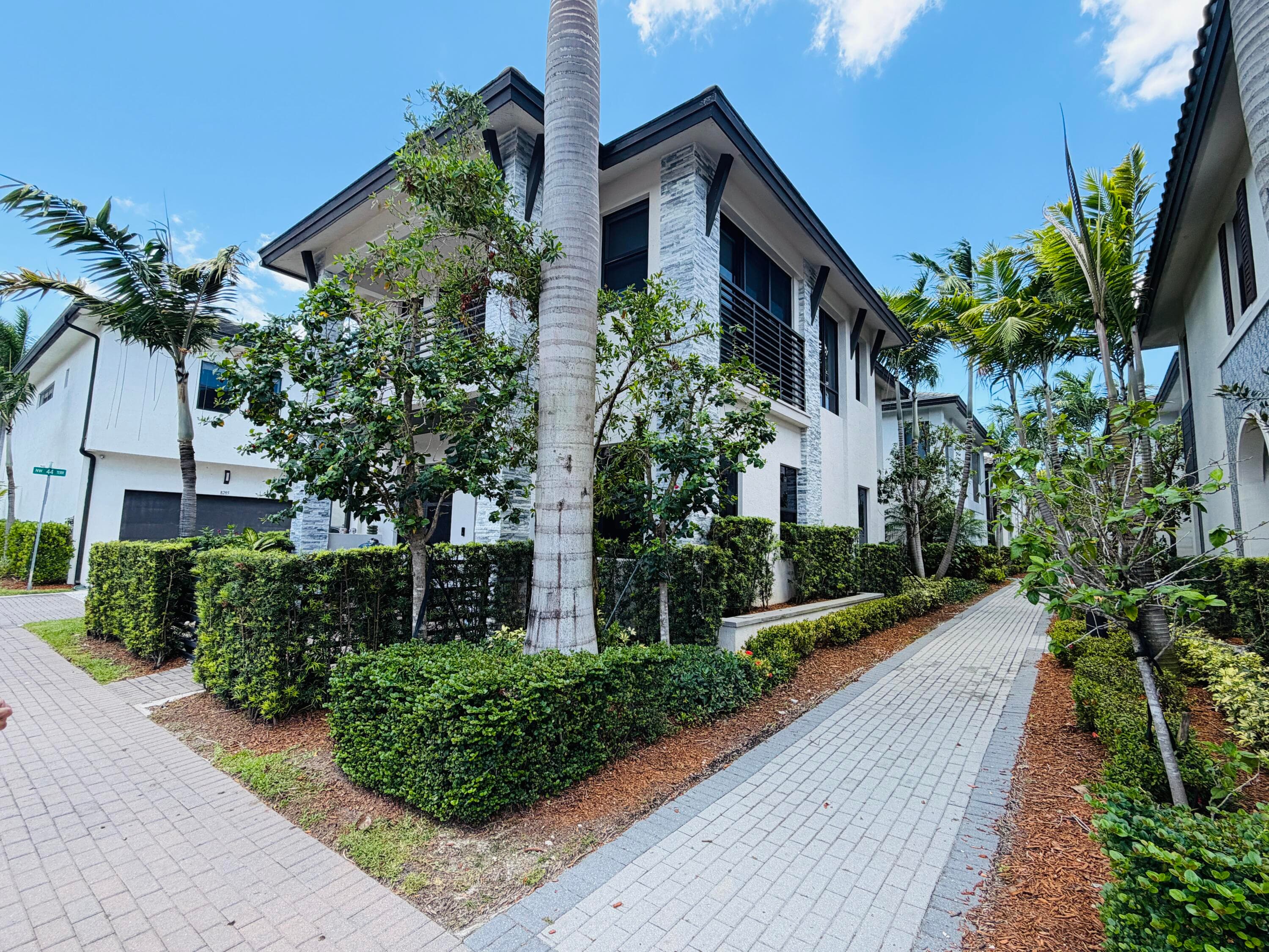 8288 NW 44th Terrace, Doral, FL 33166 — photo 7 of 68