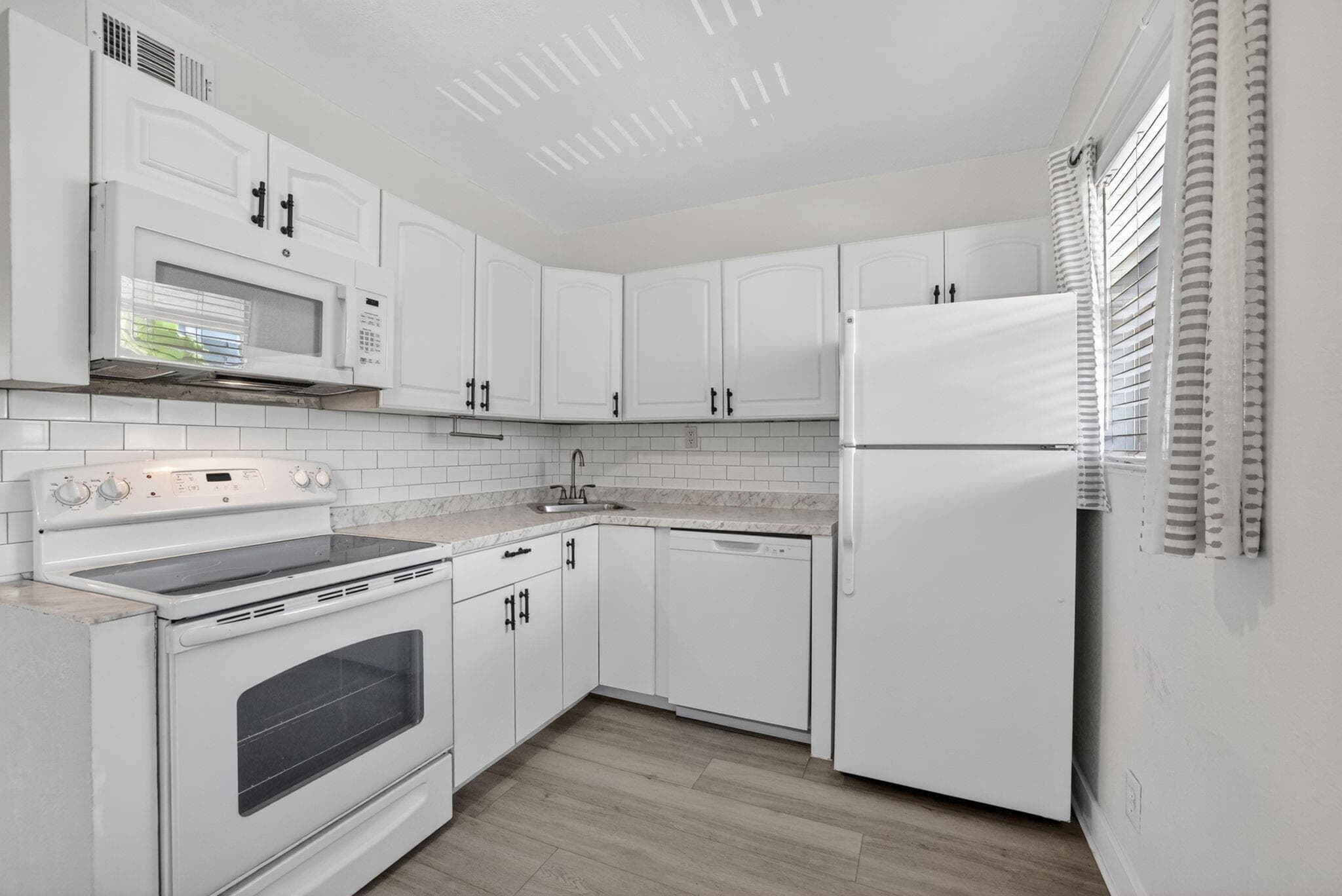 2741 NE 8th Avenue 15, Wilton Manors, FL 33334 — photo 7 of 28