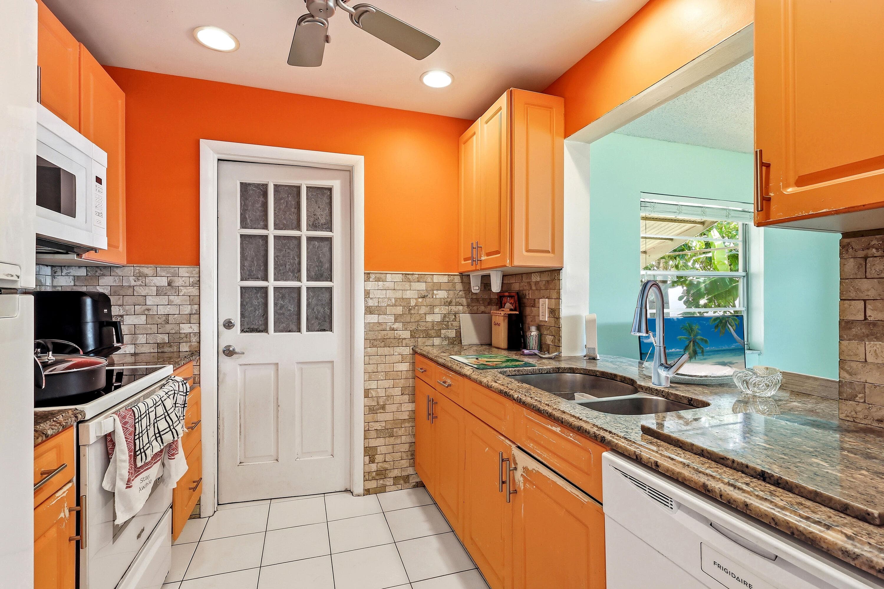 712 SW 18th Street, Boynton Beach, FL 33426 — photo 8 of 16