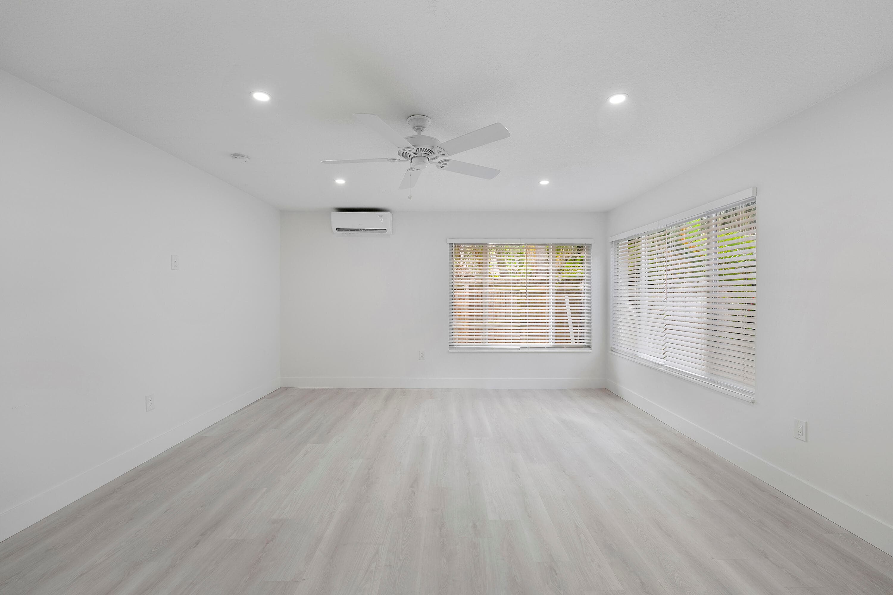 1279 Beach Road 3, West Palm Beach, FL 33404 — photo 5 of 27