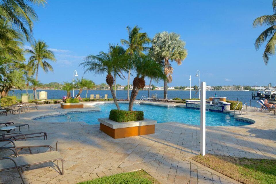 140 Yacht Club Way 206, Hypoluxo, FL 33462 — photo 14 of 29