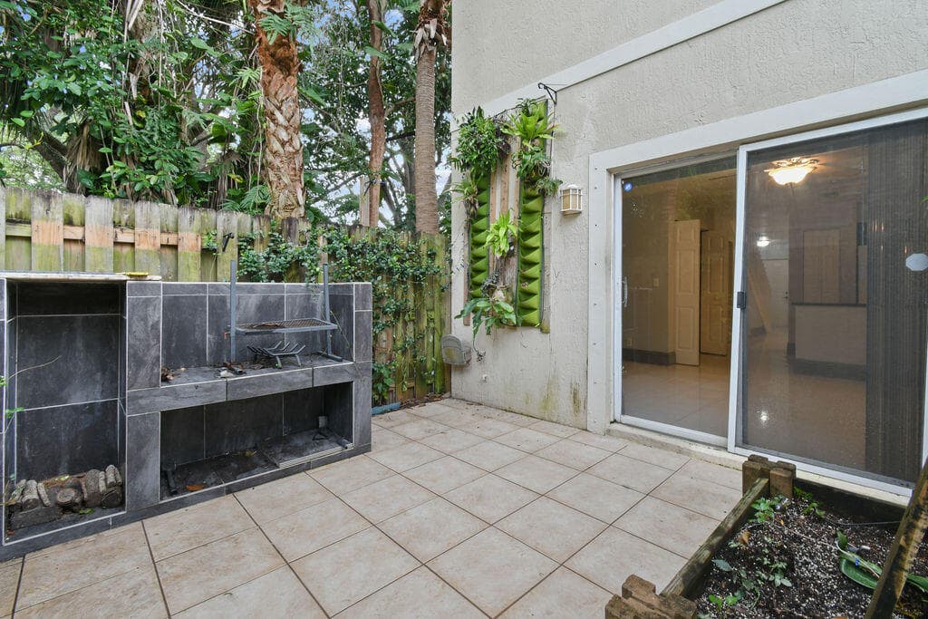 952 Summit Lake Drive, West Palm Beach, FL 33406 — photo 35 of 37