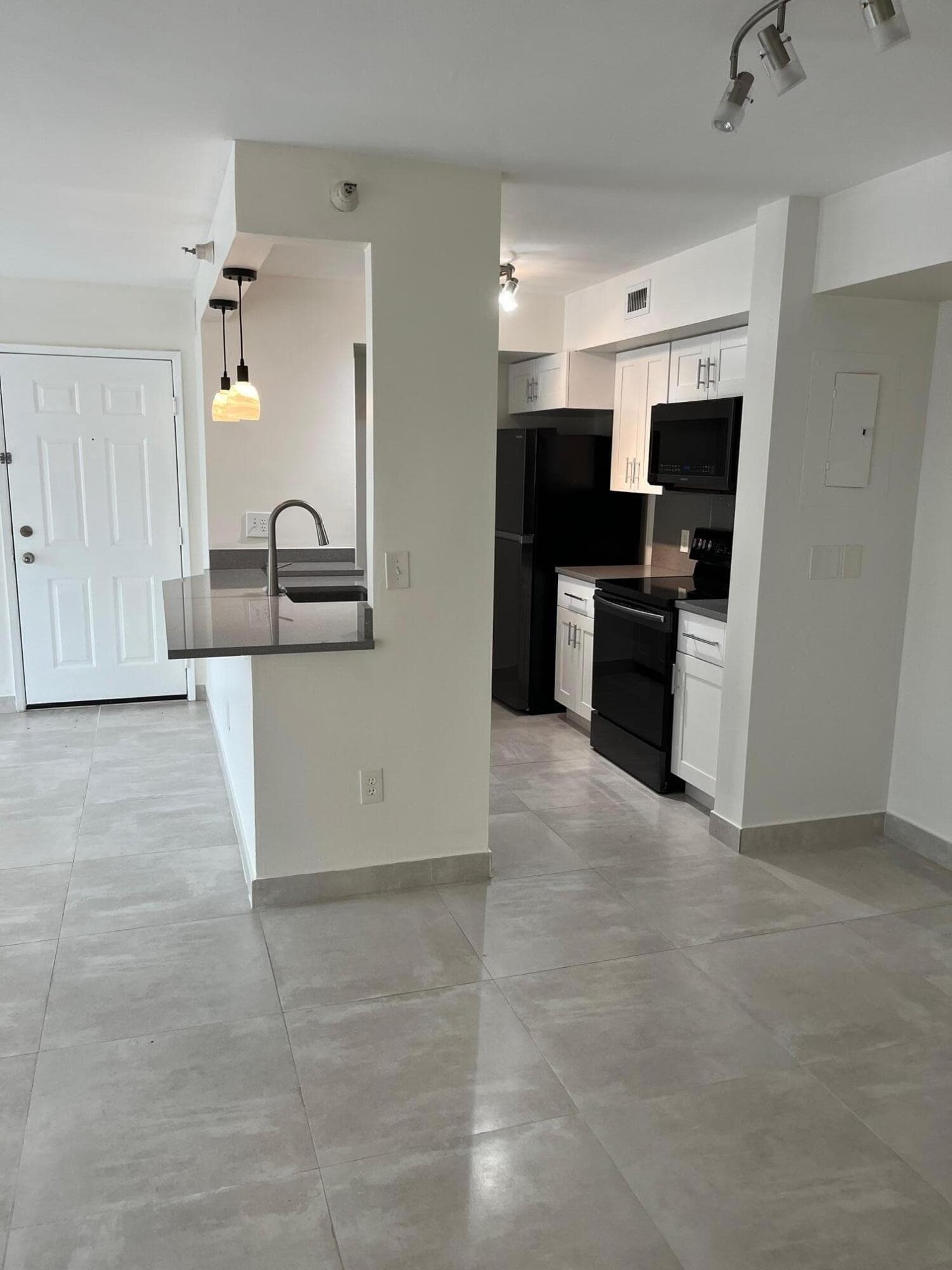 160 Yacht Club Way 209, Hypoluxo, FL 33462 — photo 9 of 32