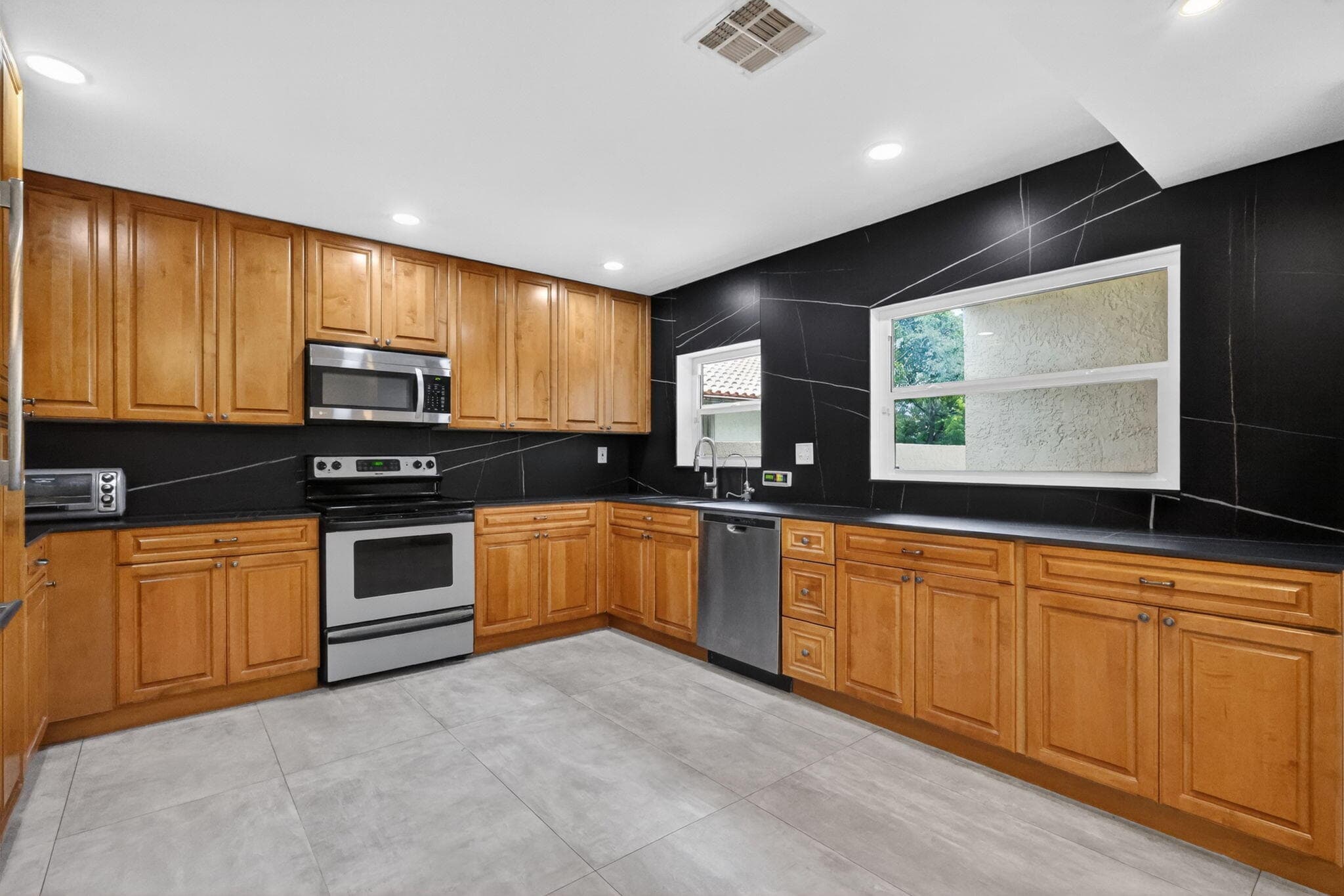 1230 NW 22nd Avenue, Delray Beach, FL 33445 — photo 6 of 34