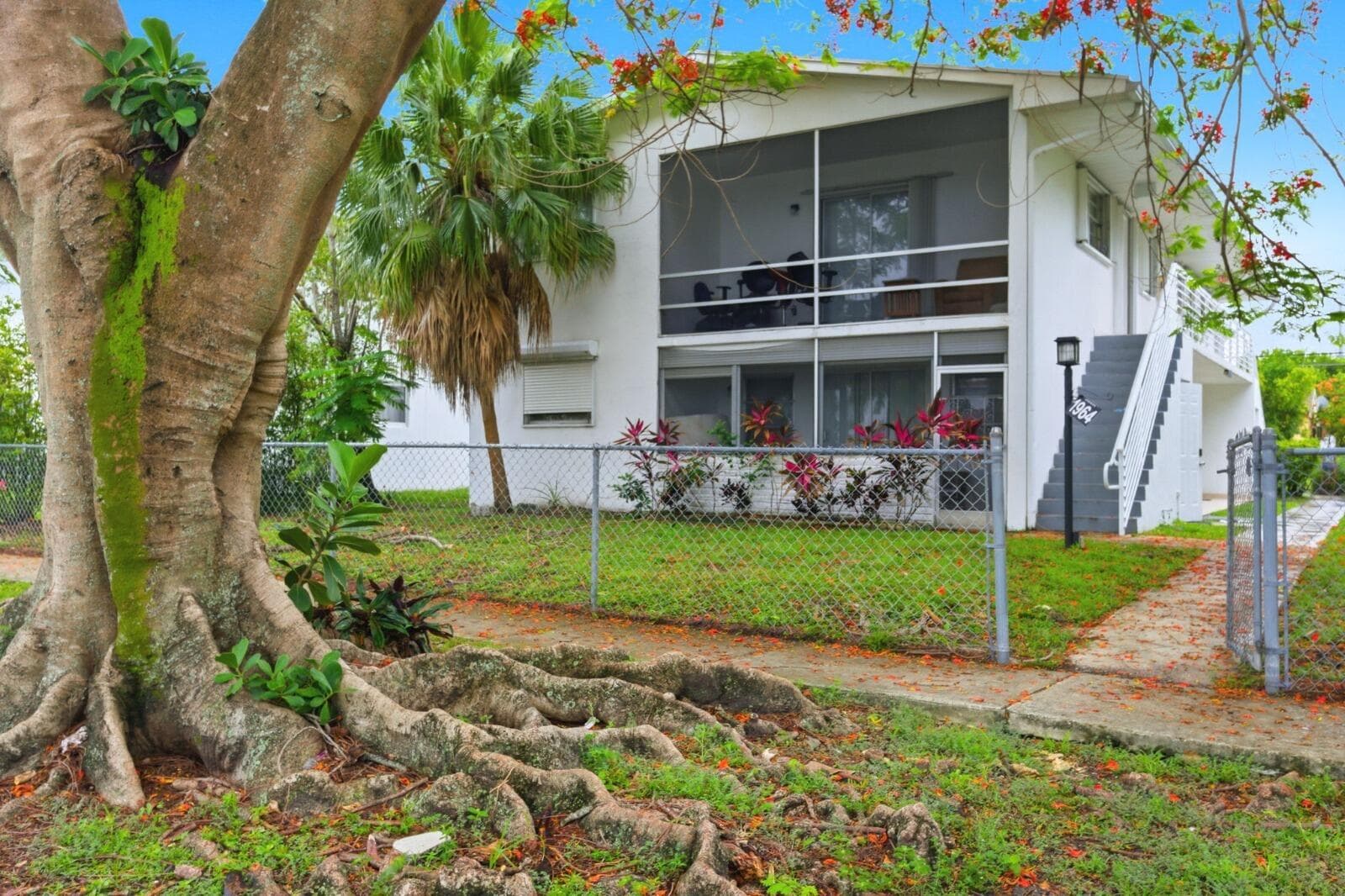 1964 NE 172nd Street Efficiency, North Miami Beach, FL 33162 — photo 1 of 9