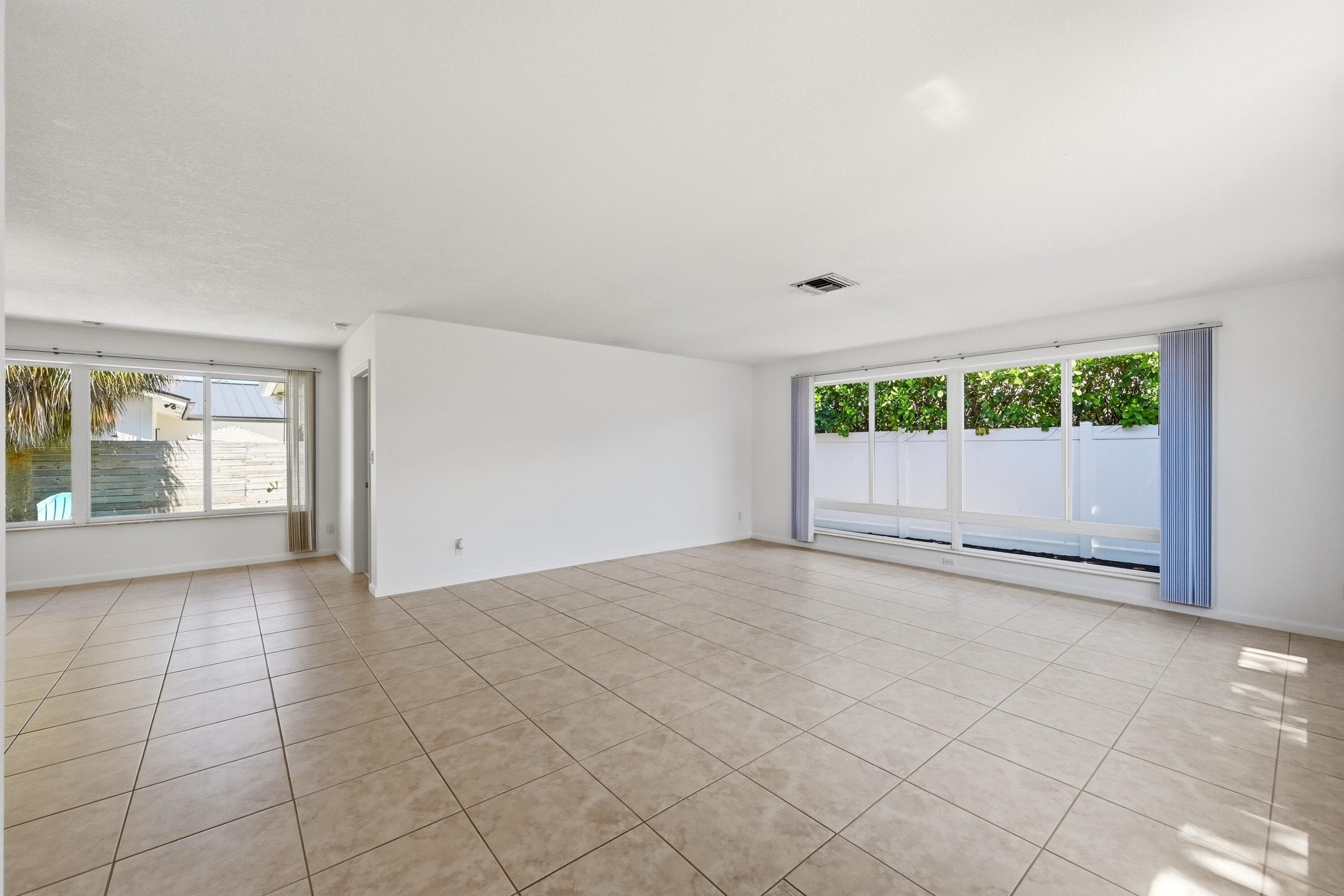 4454 W Tradewinds Avenue W, Lauderdale-By-The-Sea, FL 33308 — photo 7 of 33