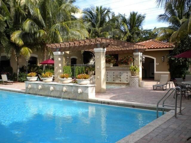 616 Clearwater Park Road 512, West Palm Beach, FL 33401 — photo 30 of 33
