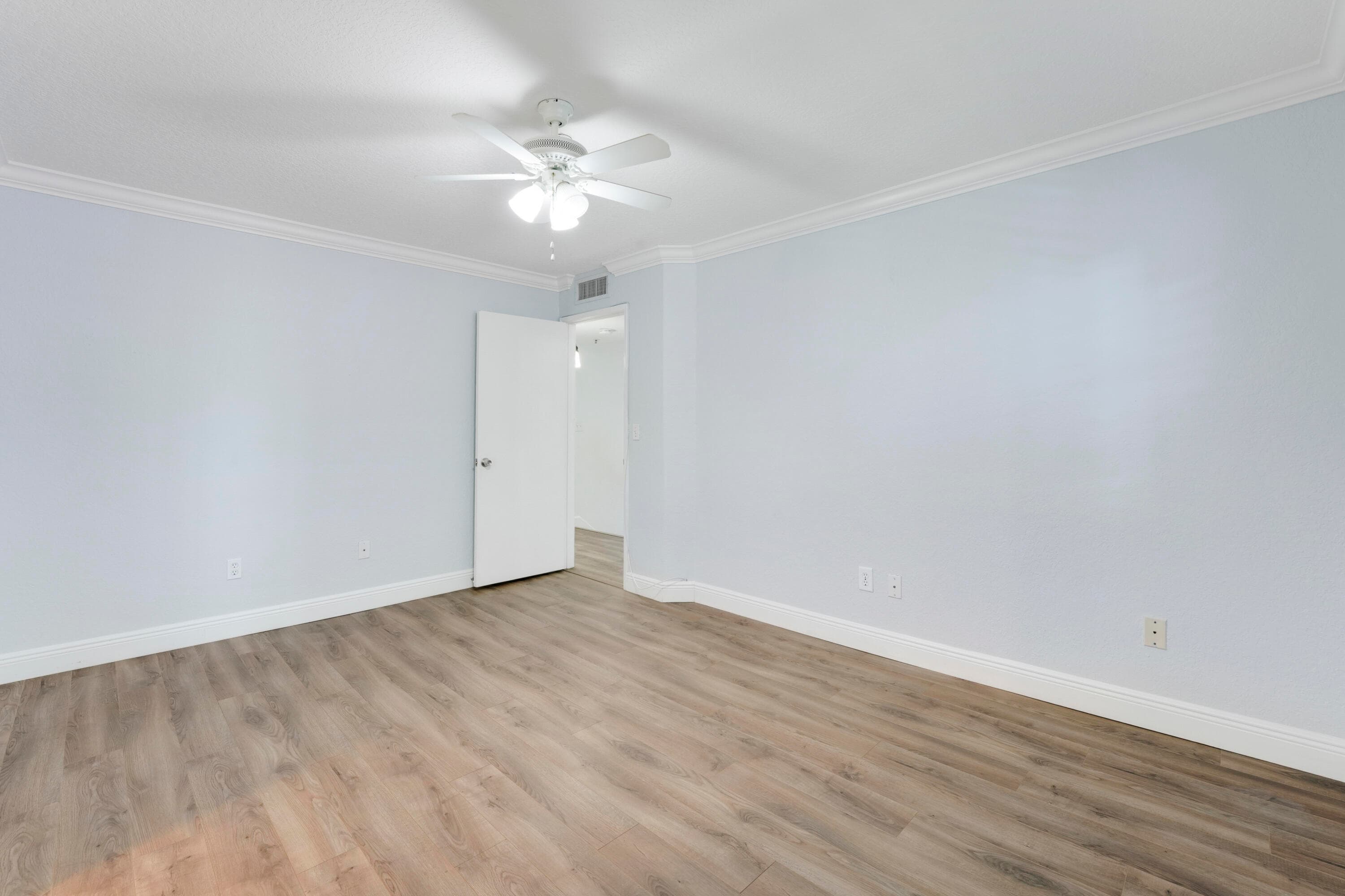 127 Yacht Club Way 101, Hypoluxo, FL 33462 — photo 17 of 27