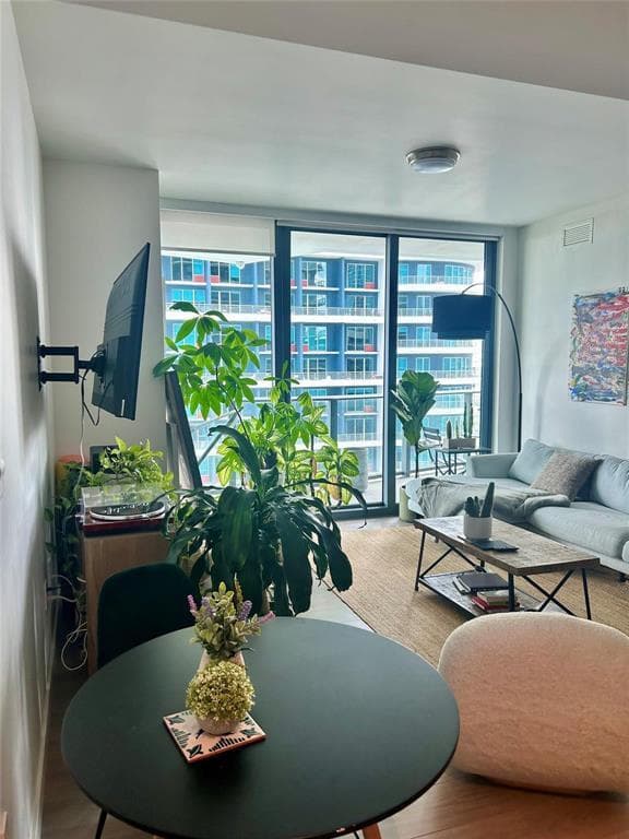 1300 S Miami Avenue 1907, Miami, FL 33130 — photo 4 of 15