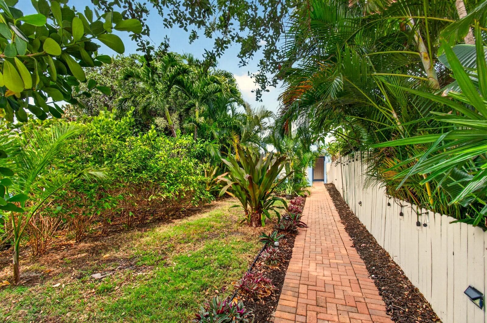227 N M Street, Lake Worth Beach, FL 33460 — photo 2 of 43