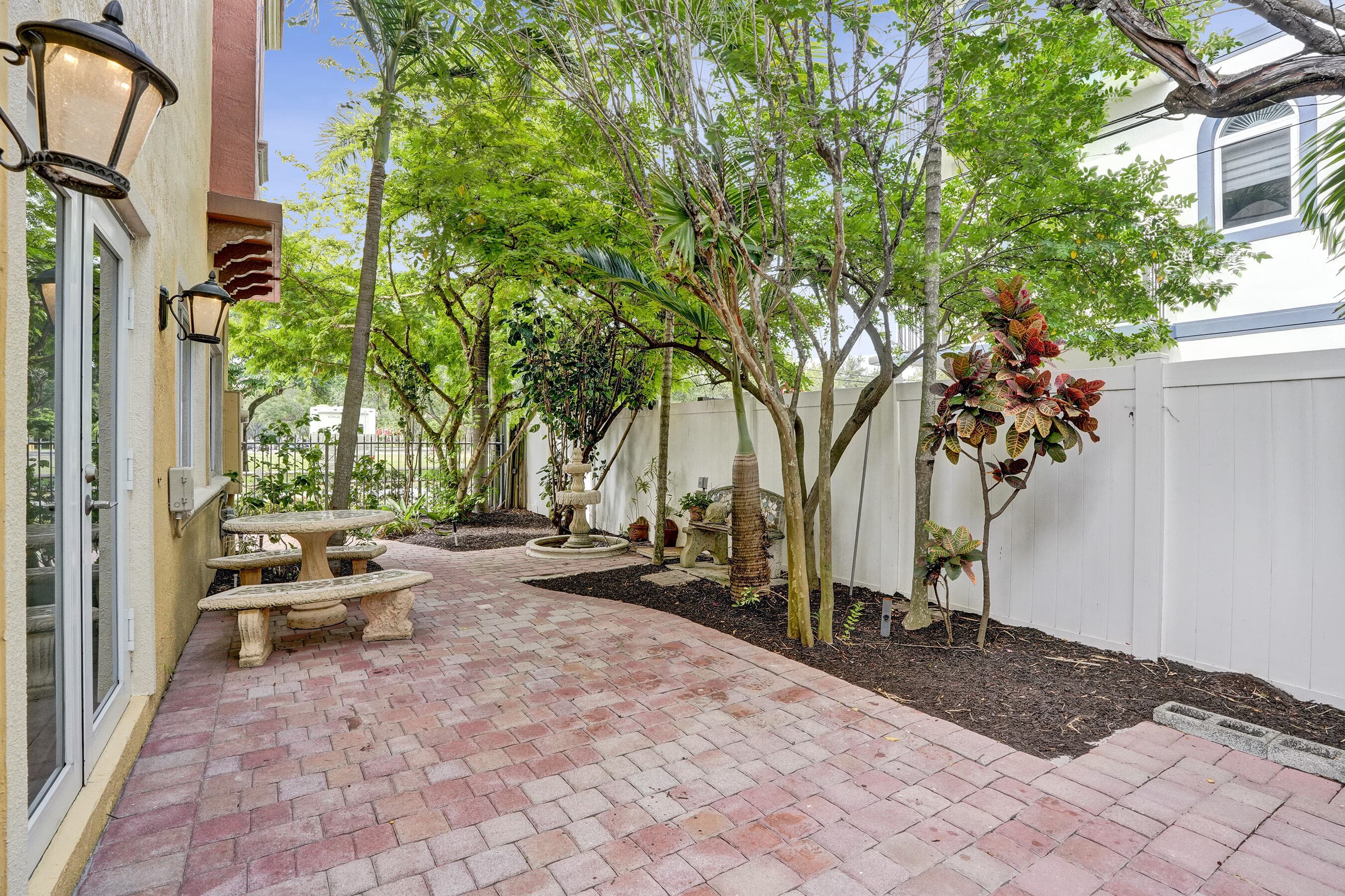 804 NE 7th Street, Fort Lauderdale, FL 33304 — photo 8 of 78