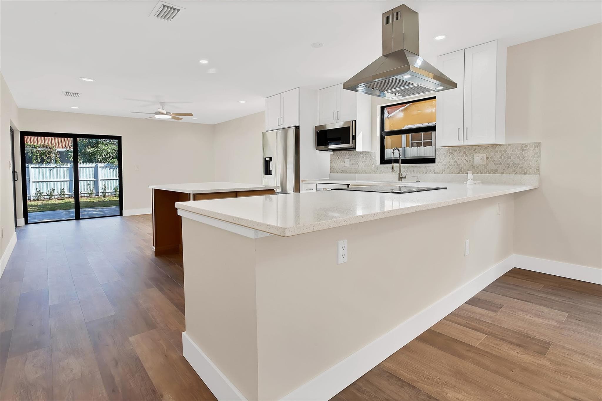 391 NW 58th Avenue, Miami, FL 33126 — photo 8 of 49