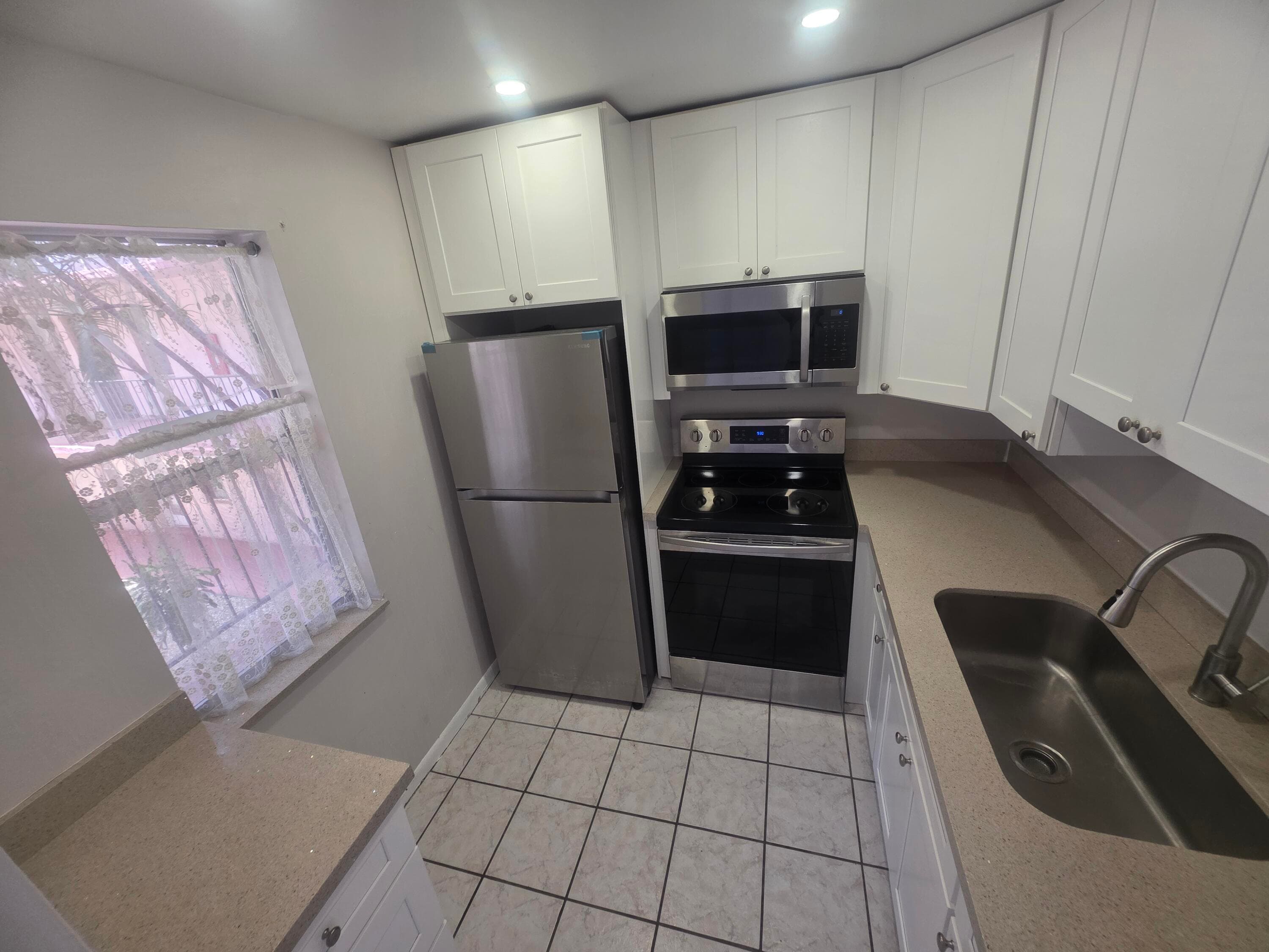 2851 Somerset Drive 208, Lauderdale Lakes, FL 33311 — photo 4 of 20