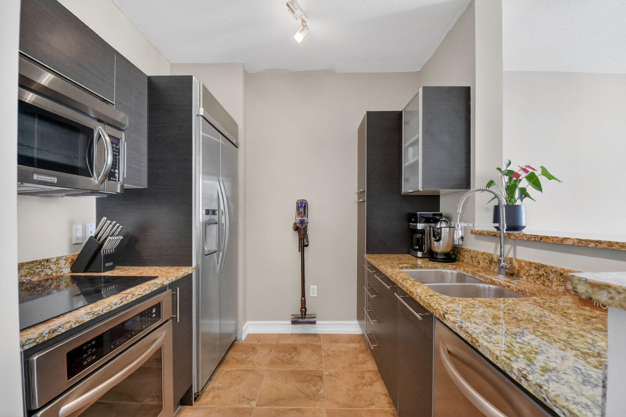 550 Okeechobee Boulevard 821, West Palm Beach, FL 33401 — photo 14 of 109