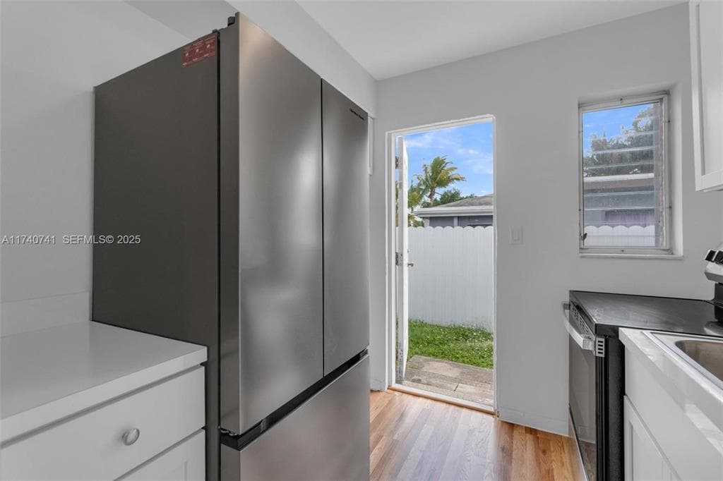 6340 Dawson Street, Hollywood, FL 33023 — photo 13 of 33