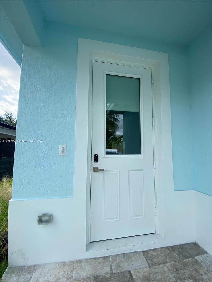 513 6th Avenue S, Lake Worth Beach, FL 33460 — photo 3 of 24