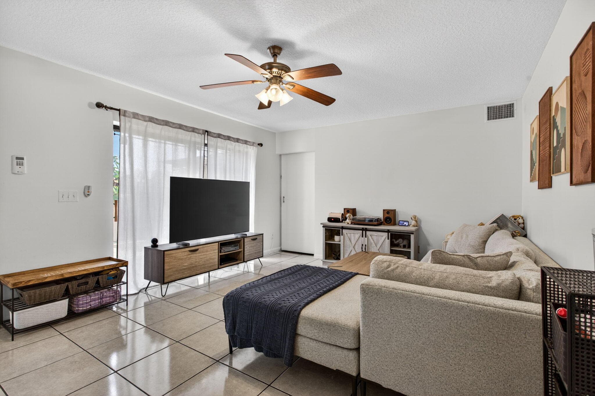 5408 NW 59th Place, Tamarac, FL 33319 — photo 7 of 43