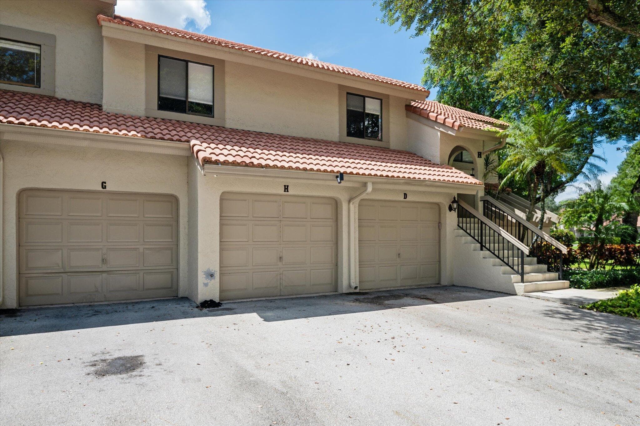 5750 Coach House Circle G, Boca Raton, FL 33486 — photo 2 of 19