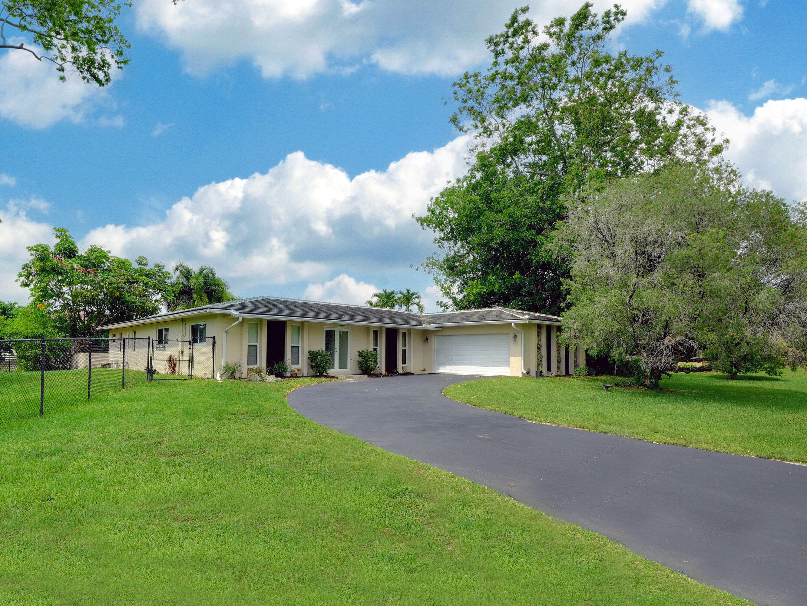 11901 NW 25th Street, Plantation, FL 33323 — photo 2 of 77