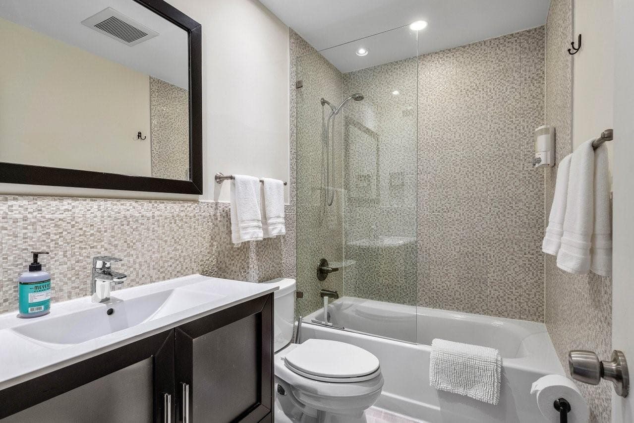 615 & 617 NE 9th Avenue, Fort Lauderdale, FL 33304 — photo 15 of 91