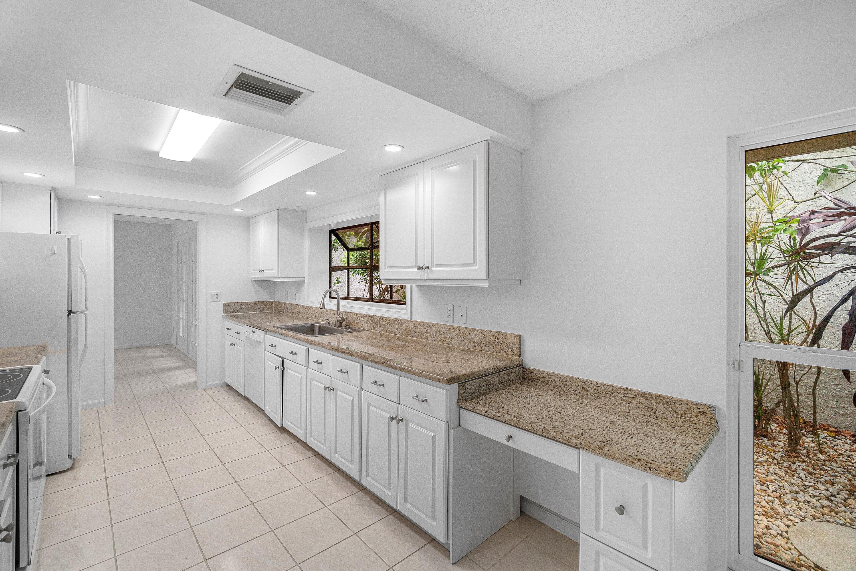 5635 Kiowa Circle, Boynton Beach, FL 33437 — photo 9 of 52