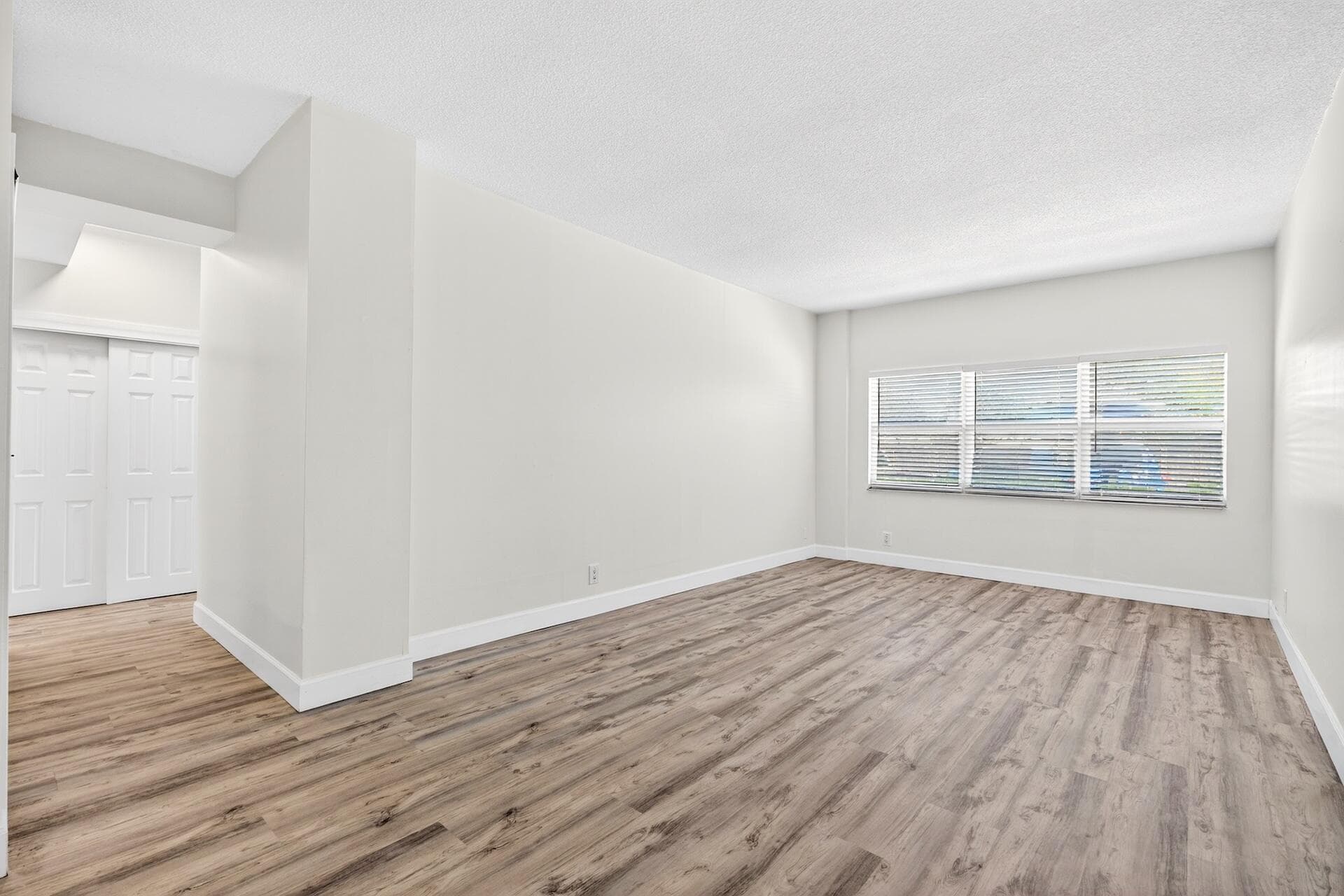 2555 NE 11th Street 104, Fort Lauderdale, FL 33304 — photo 19 of 30