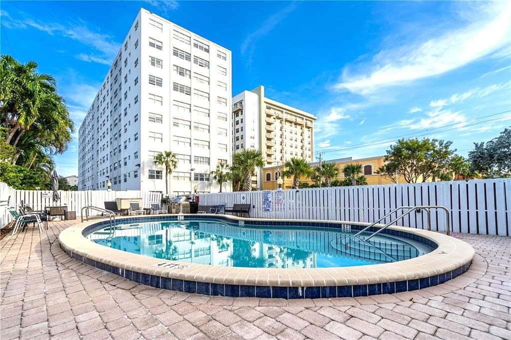 2555 NE 11th Street 104, Fort Lauderdale, FL 33304 — photo 29 of 30