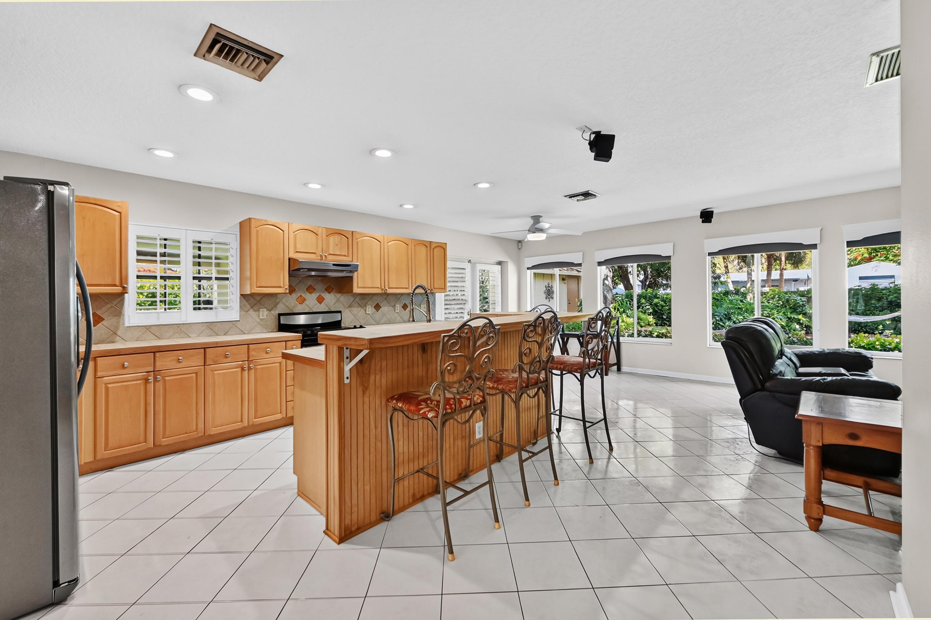 313 Poe Drive, Palm Springs, FL 33461 — photo 10 of 36