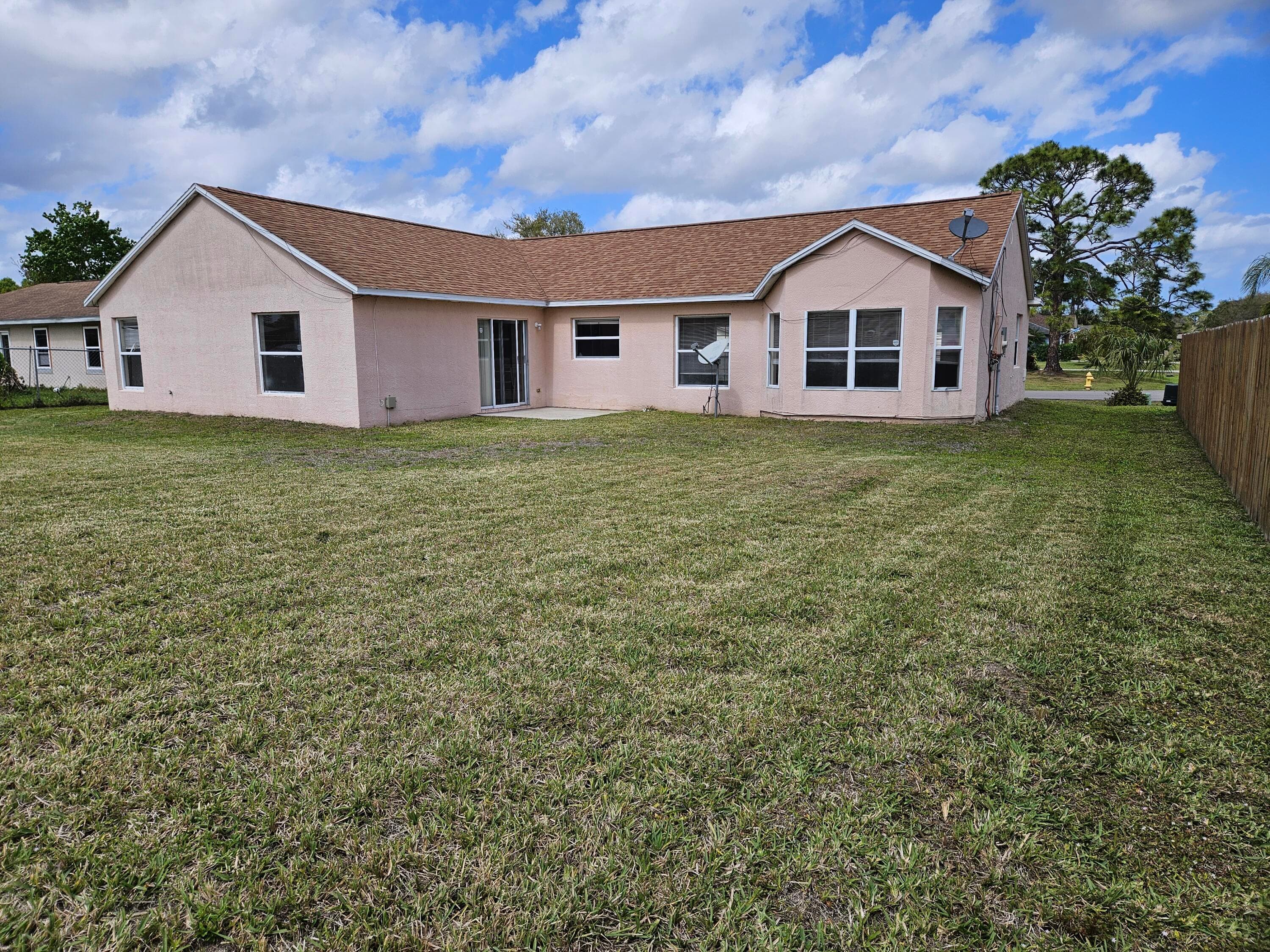 570 Ontario Street NW, Palm Bay, FL 32907 — photo 3 of 18