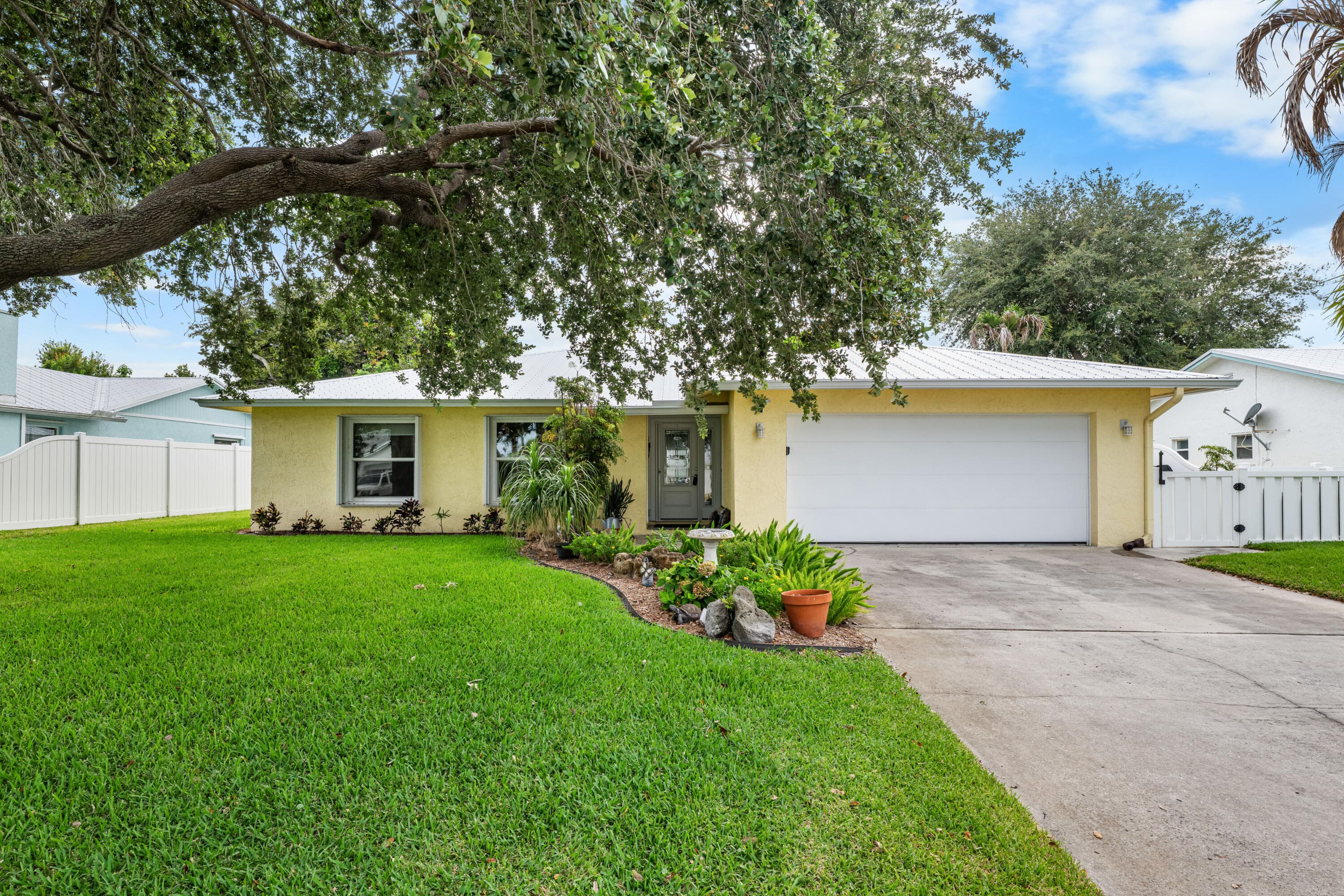 8974 SE Bobo Court, Hobe Sound, FL 33455 — photo